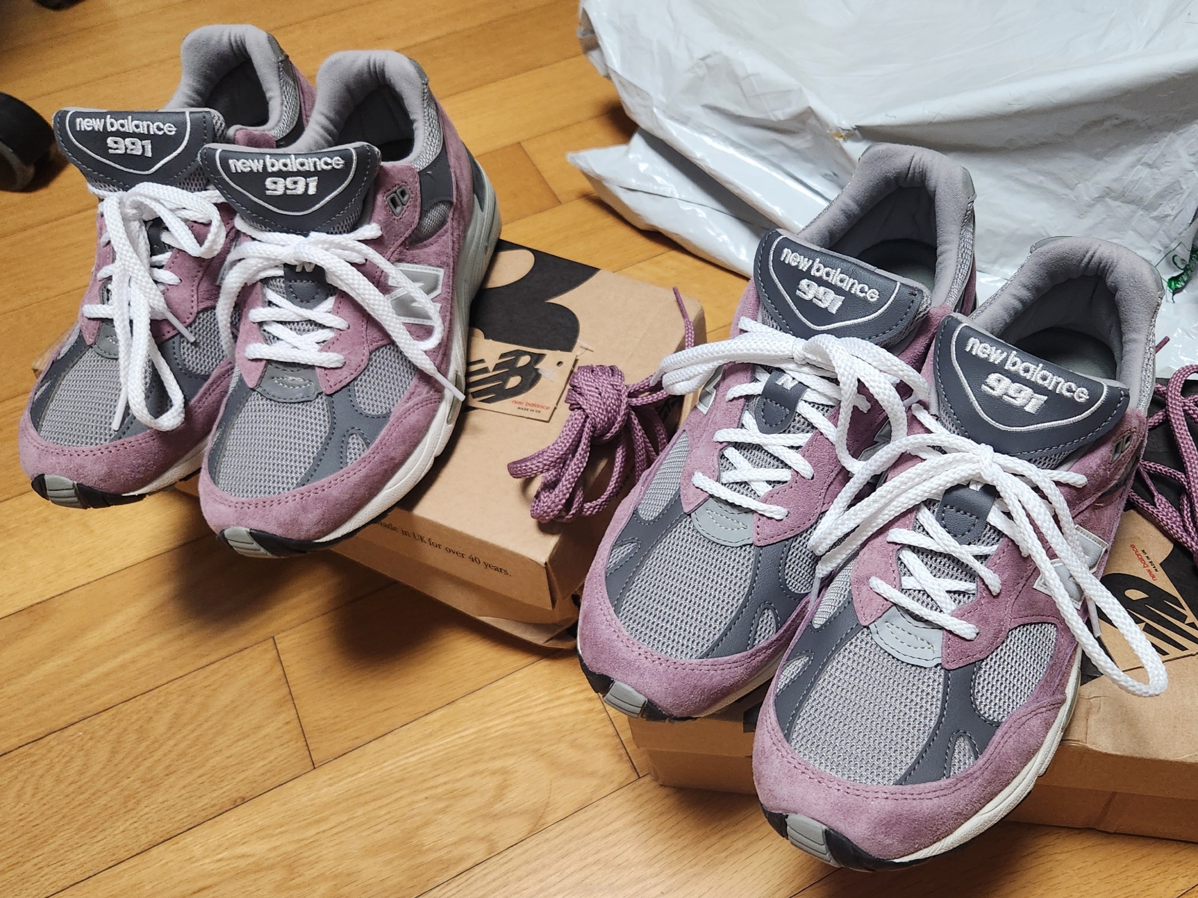 New Balance 991 Made in UK Pink Grey 착용 스타일