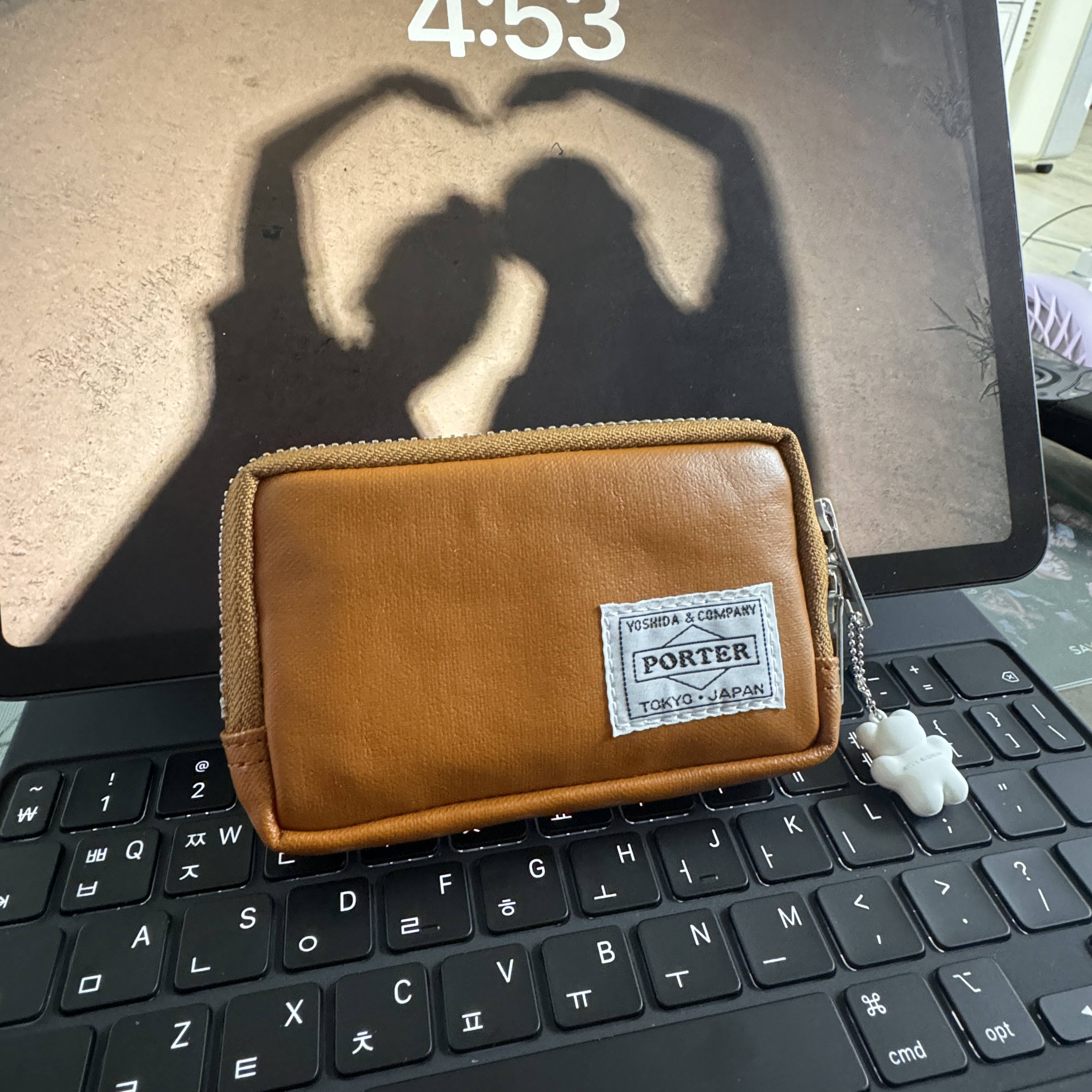 Porter Freestyle Multi Coin Case Camel 착용 스타일 - 2