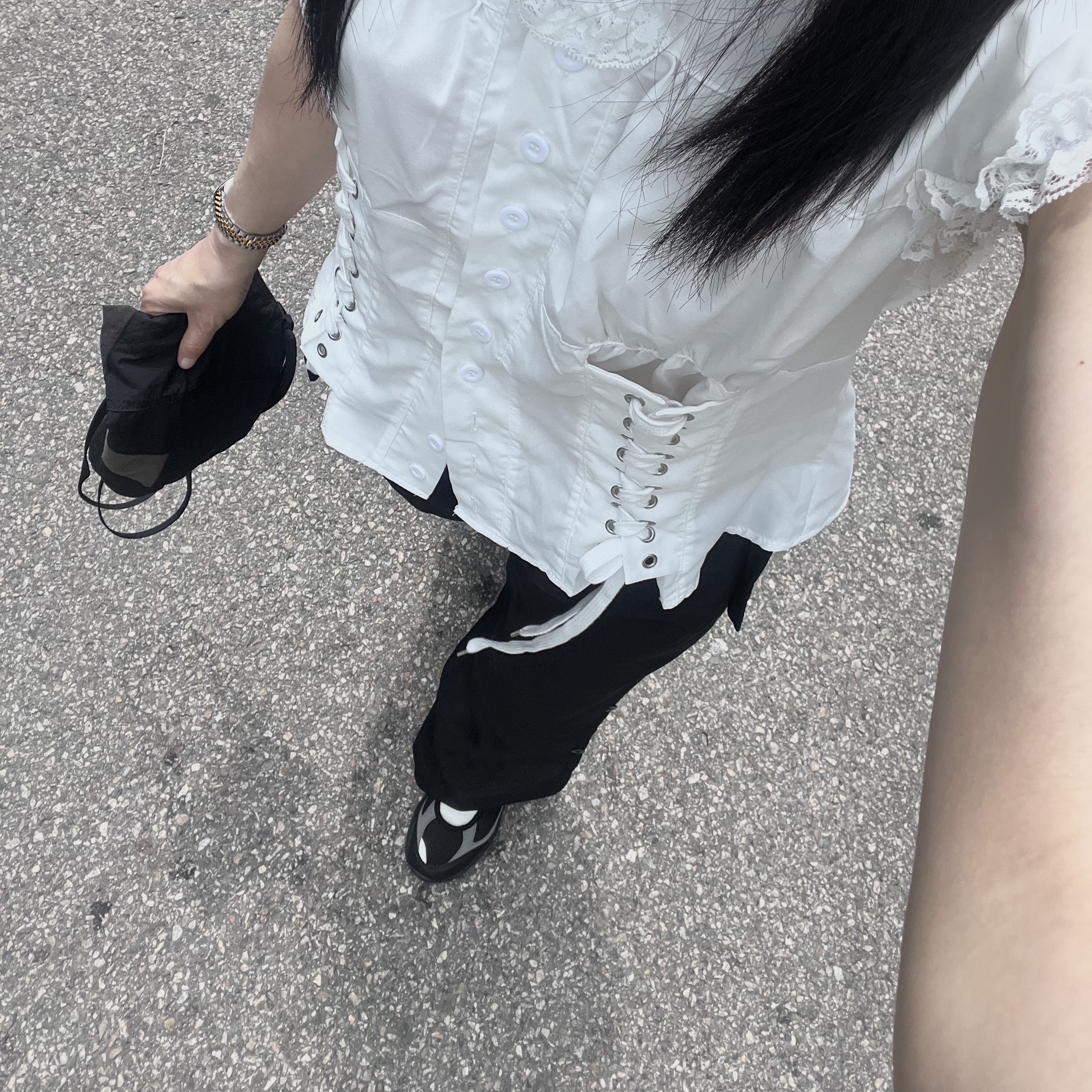 (W) New Balance Breeze SD2202 Black, Sansan Gear Cross Bag Black - 24SS 착용 스타일 - 1