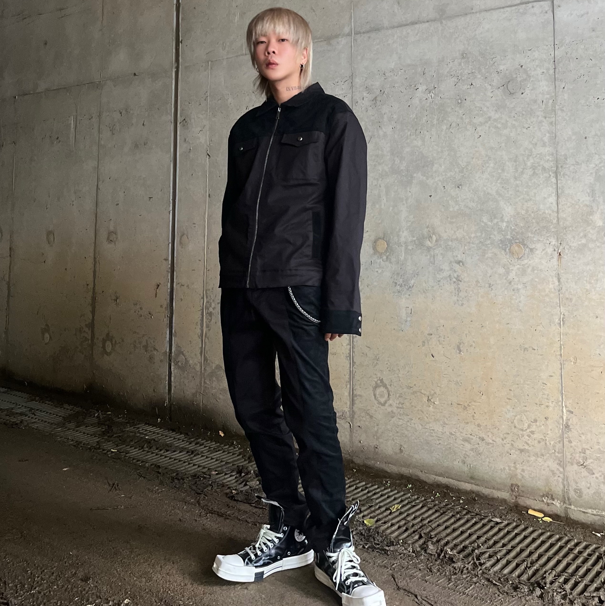 Converse x Drkshdw Turbodrk Chuck 70 Hi Black Lacquered Denim 착용 스타일 - 1