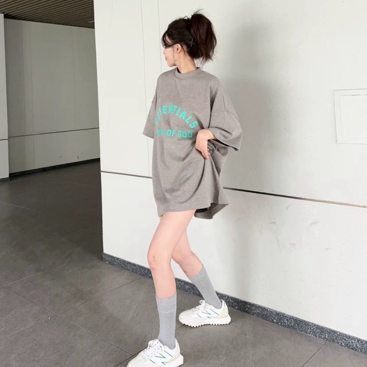 Essentials Heavy Jersey Crewneck T-Shirt Dark Heather Oatmeal - 24SS 착용 스타일
