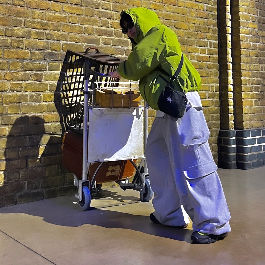 Stussy Canvas Side Pouch Washed Black, Nike x Stussy Air Penny II Vivid Green and Black 착용 스타일