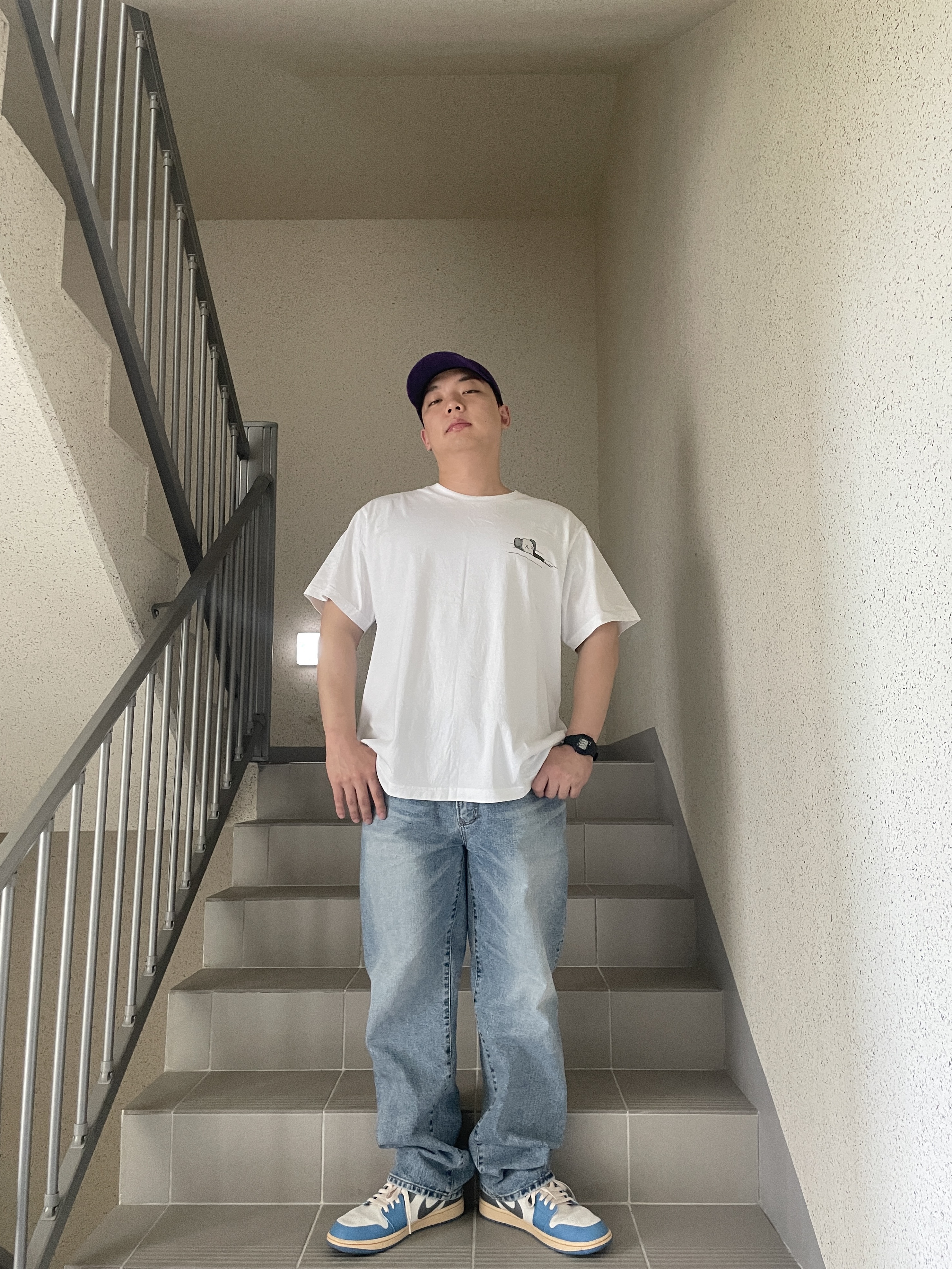 Jordan 1 Low SE Tokyo 96, Uniqlo UT x Kaws Short Sleeve Graphic T-Shirt White 착용 스타일 - 4