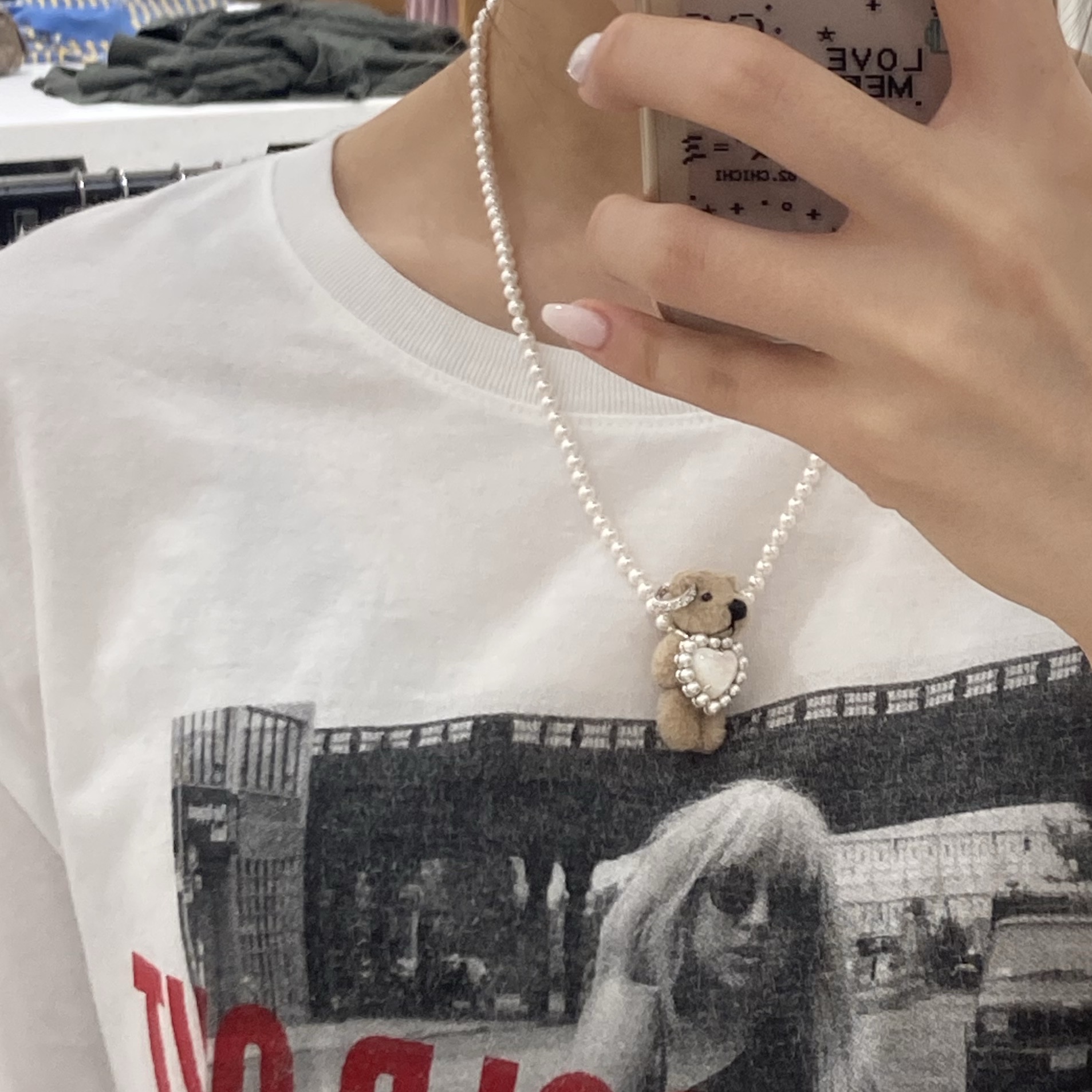 Yvmin Furry Bear Pearl Necklace Brown - 24FW 착용 스타일 - 1