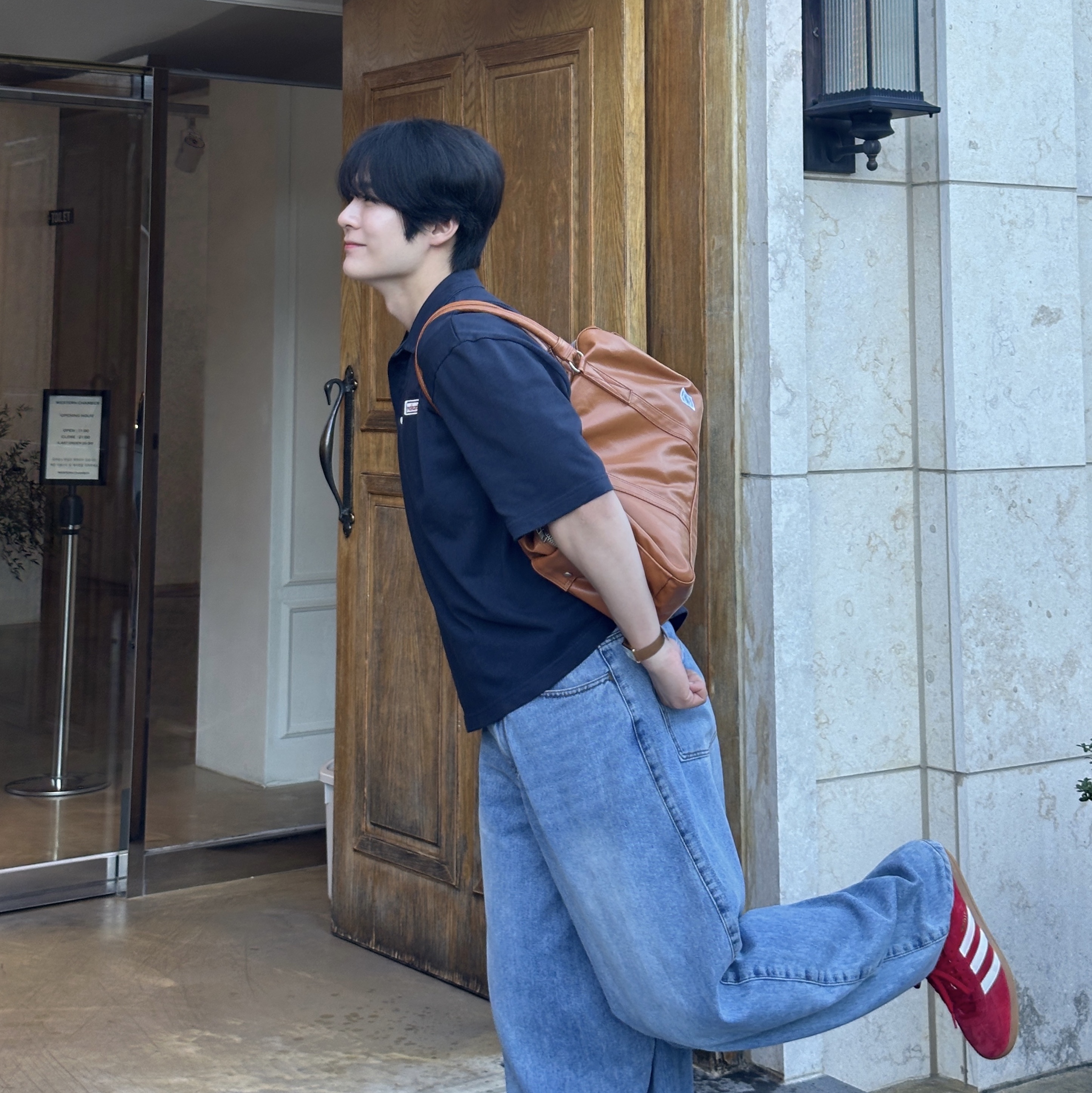 Porter Free Style Boston Bag Camel, Cartier Tank Louis Watch Small Quartz Yellow Gold Shiny Alligator Skin Brown 착용 스타일