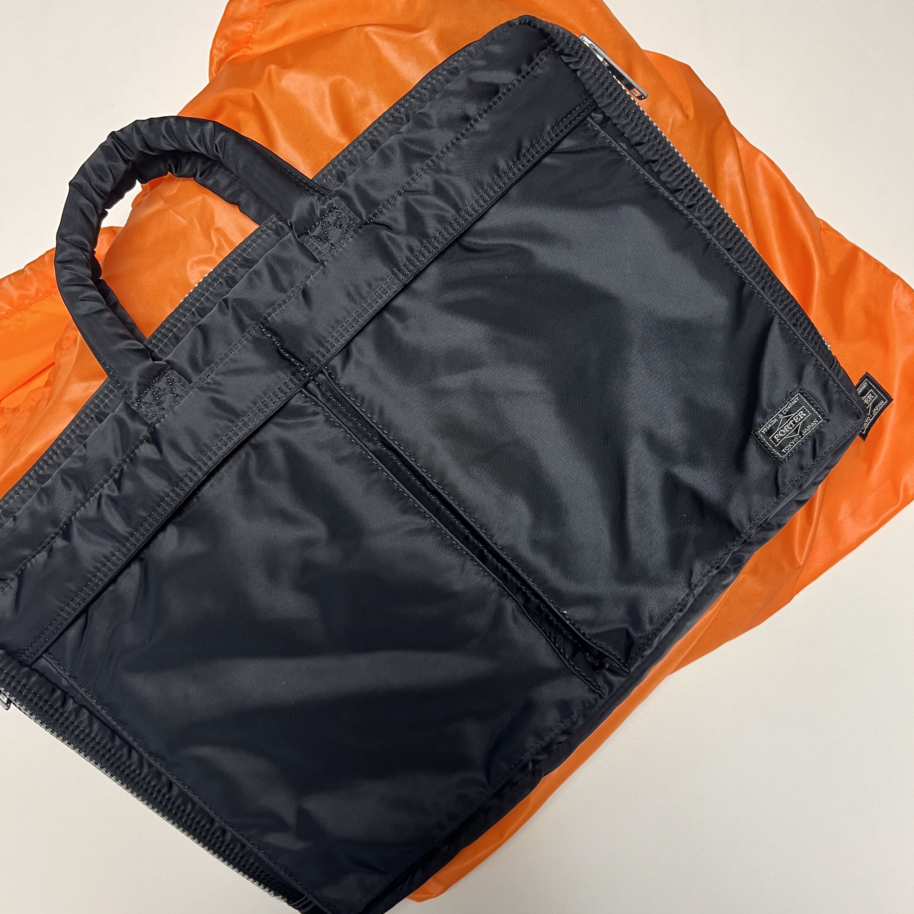 Porter Tanker 2Way Briefcase Black 착용 스타일