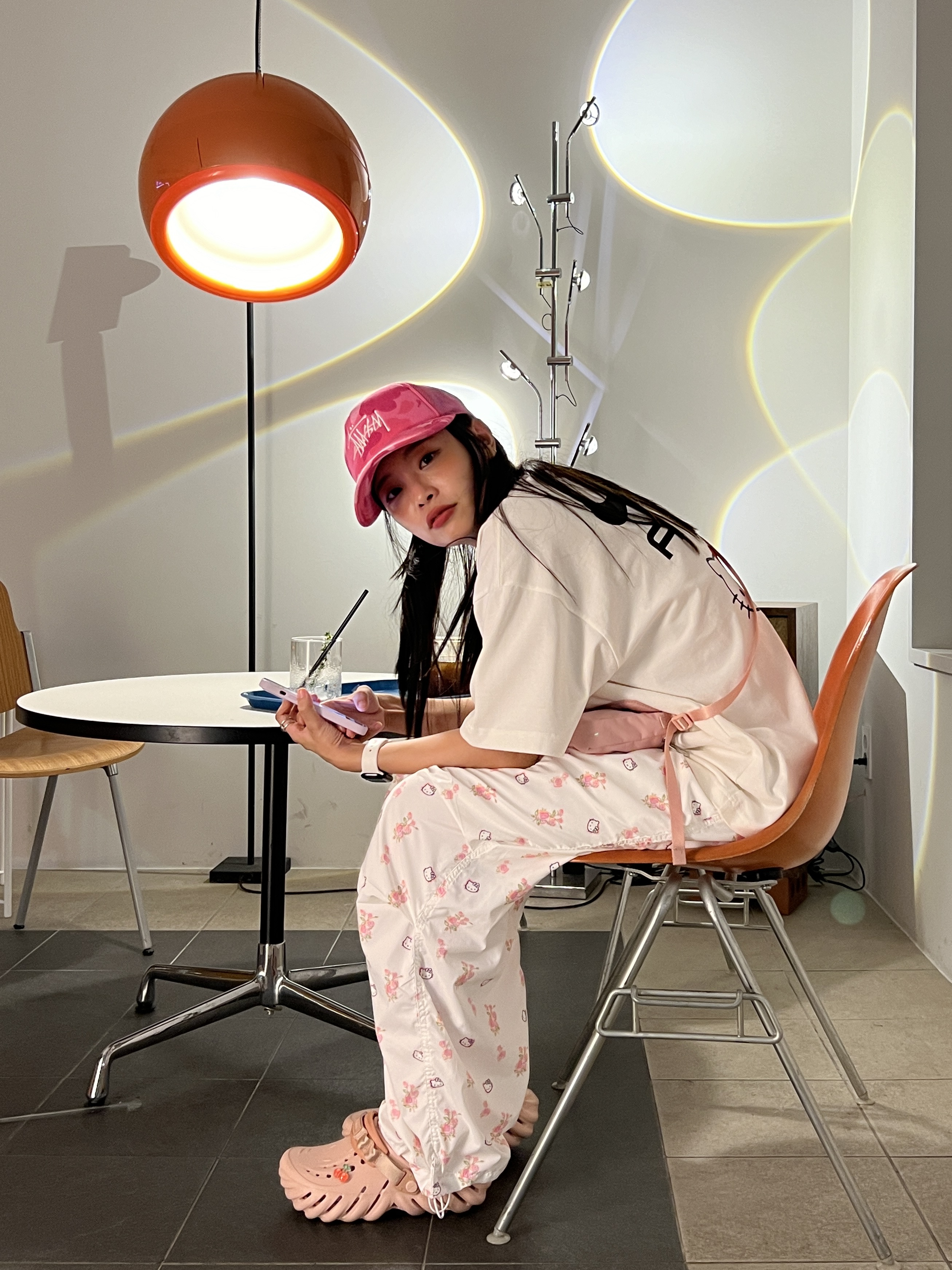 Stussy x BAPE Trucker Cap Pink, Nike x Hello Kitty NRG Air T-Shirt White - Asia 착용 스타일 - 1