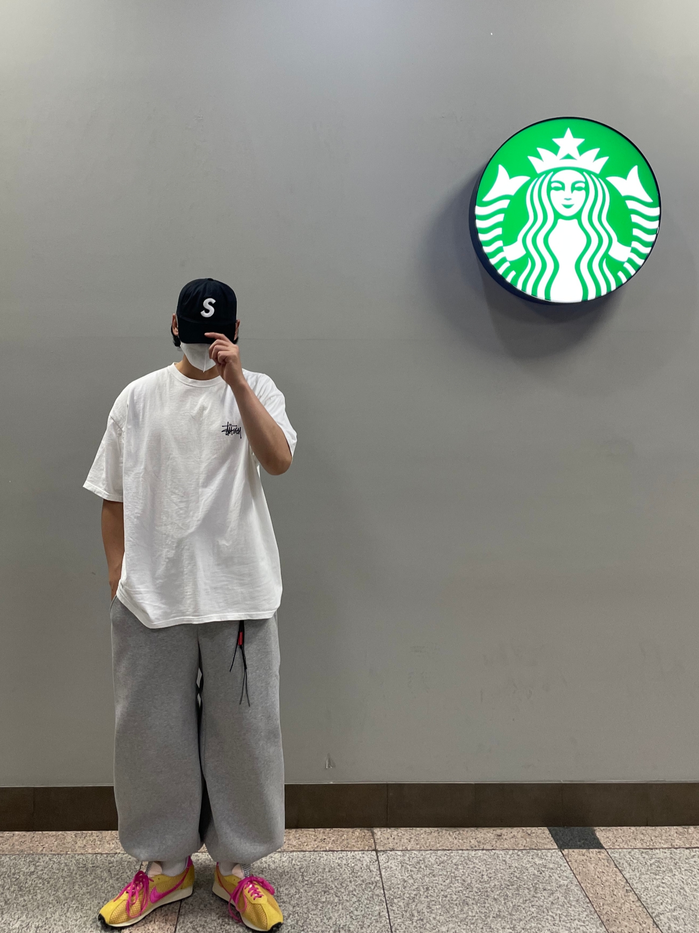 Nike x Stussy LD-1000 SP Sanded Gold and Laser Fuchsia, Stussy Basic Stussy T-Shirt White 2024, 2025 착용 스타일