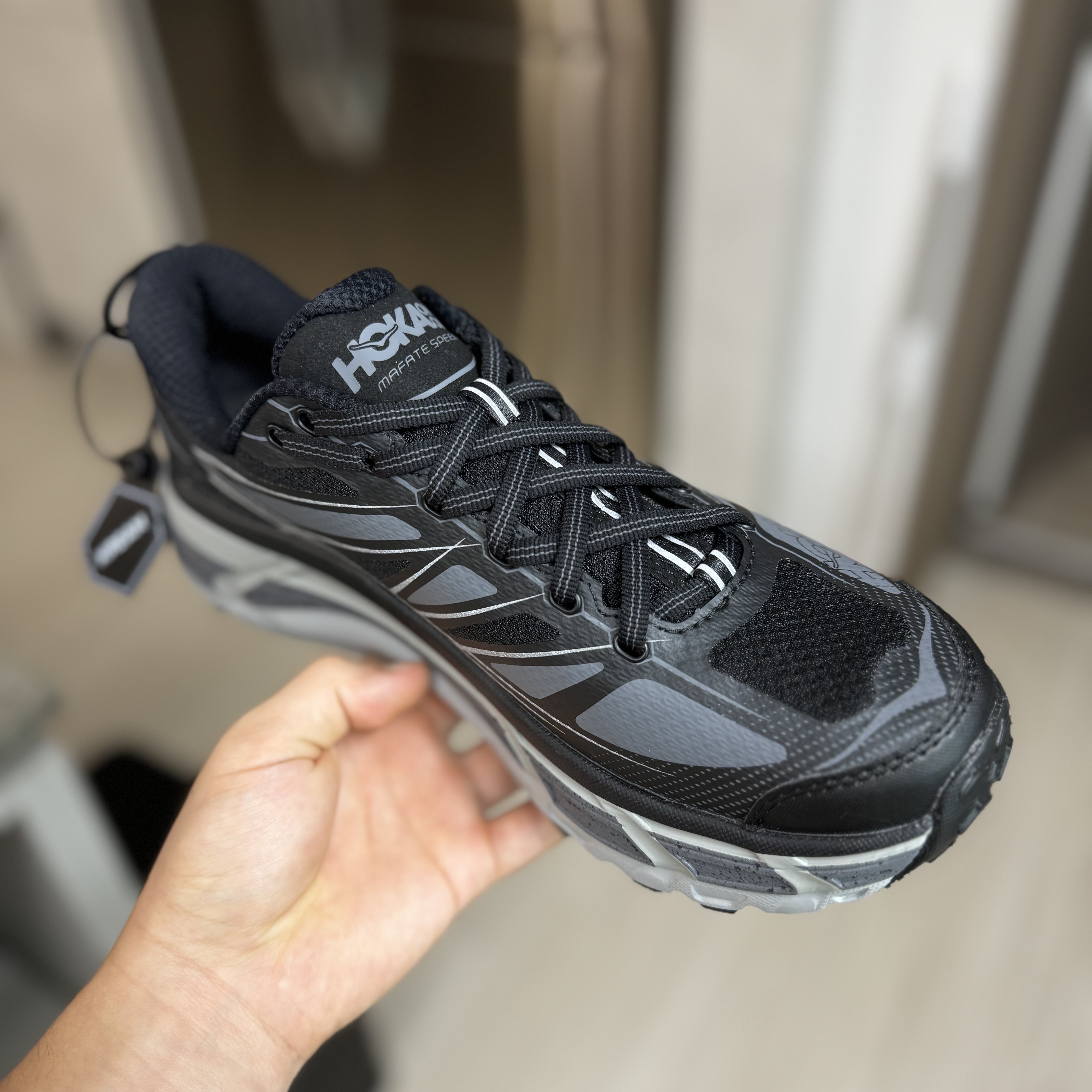 Hoka Mafate Speed 2 Black Castlerock 착용 스타일 - 2