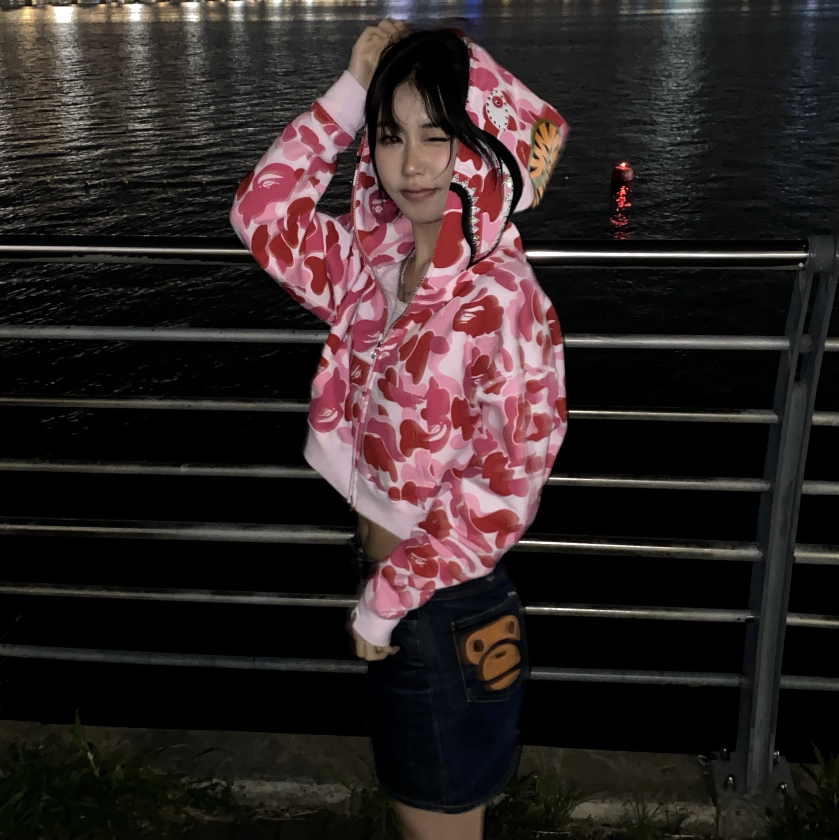 BAPE ABC Camo Shark Full Zip Hoodie Pink 착용 스타일 - 2