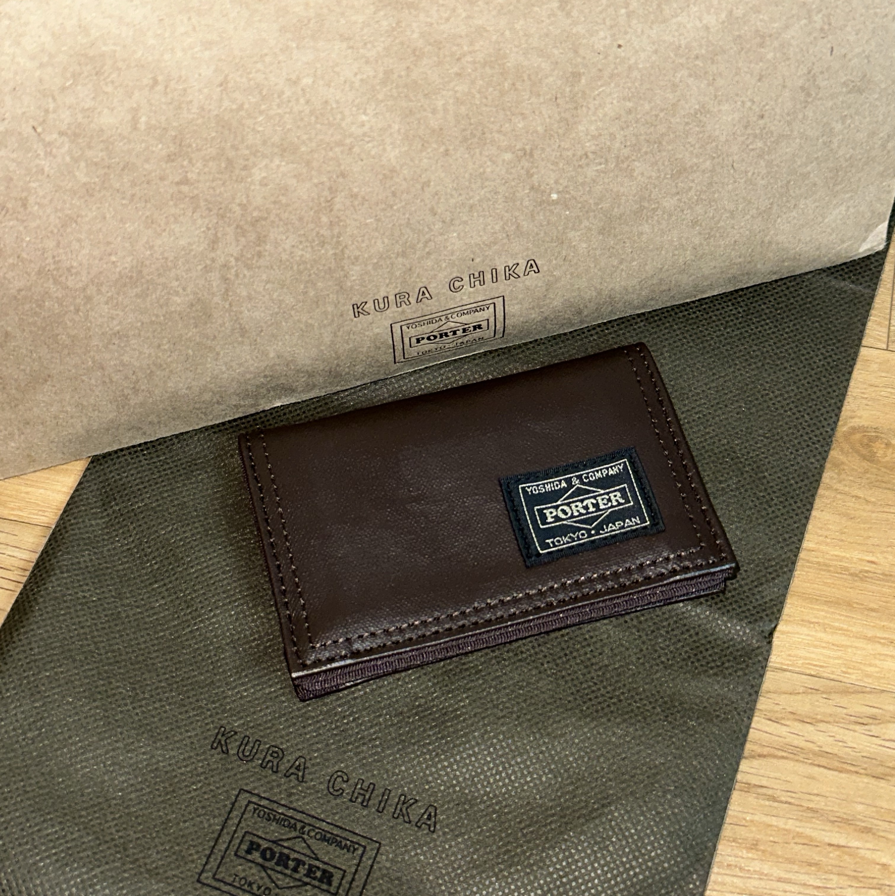 Porter Free Style Card Case Brown 착용 스타일