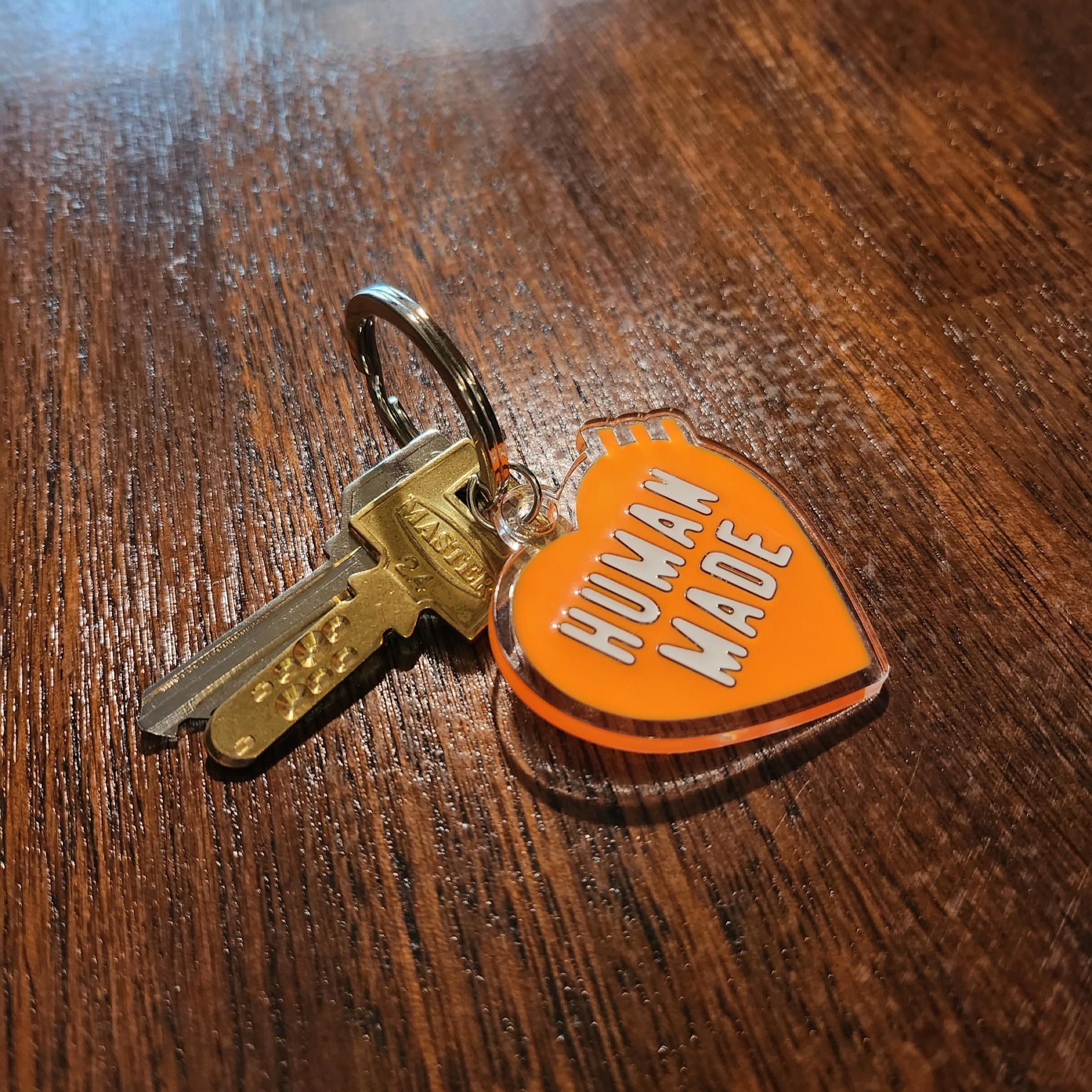 Human Made Acrylic Heart Keyring Orange 착용 스타일 - 1