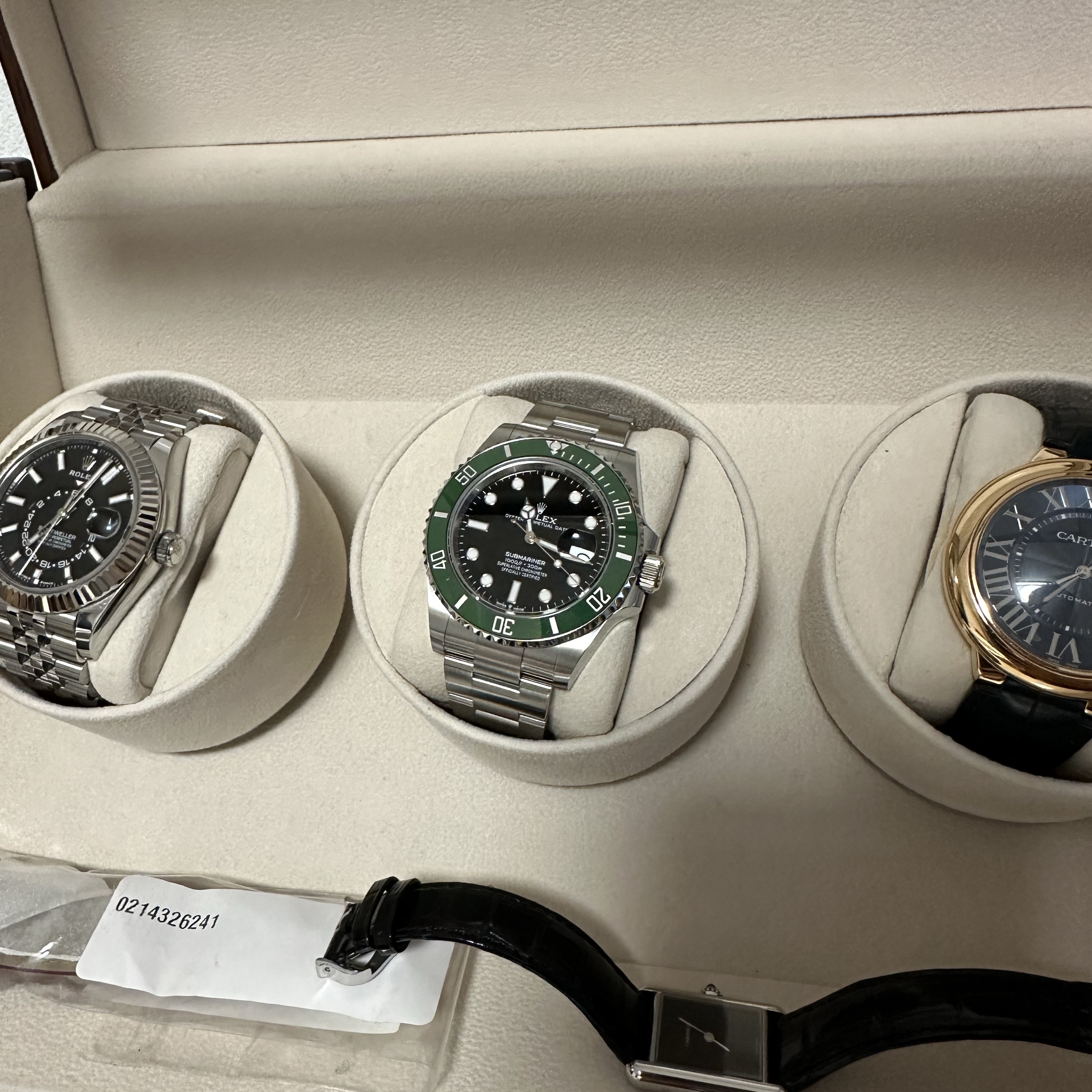 Rolex Submariner Date 41mm 126610LV Black Oyster, Rolex Sky-Dweller 42mm 336934 Bright Black Jubilee 착용 스타일 - 1