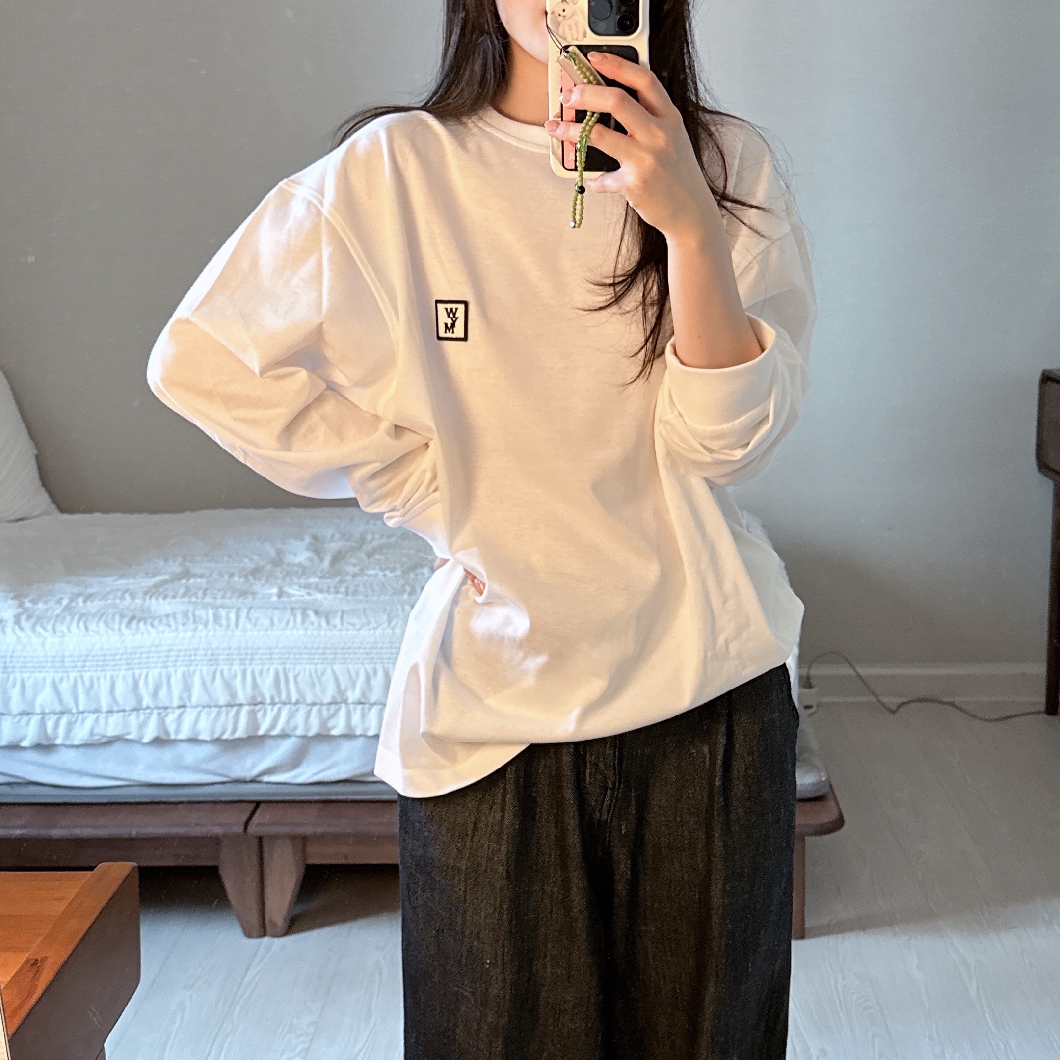 Wooyoungmi Back Logo Long Sleeve T-Shirt White - 24SS 착용 스타일 - 1