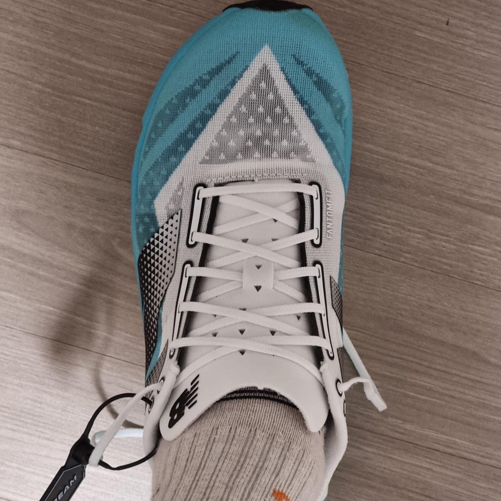 New Balance Fuelcell Supercomp Elite v4 Cyber Jade White - 2E Wide 착용 스타일 - 7