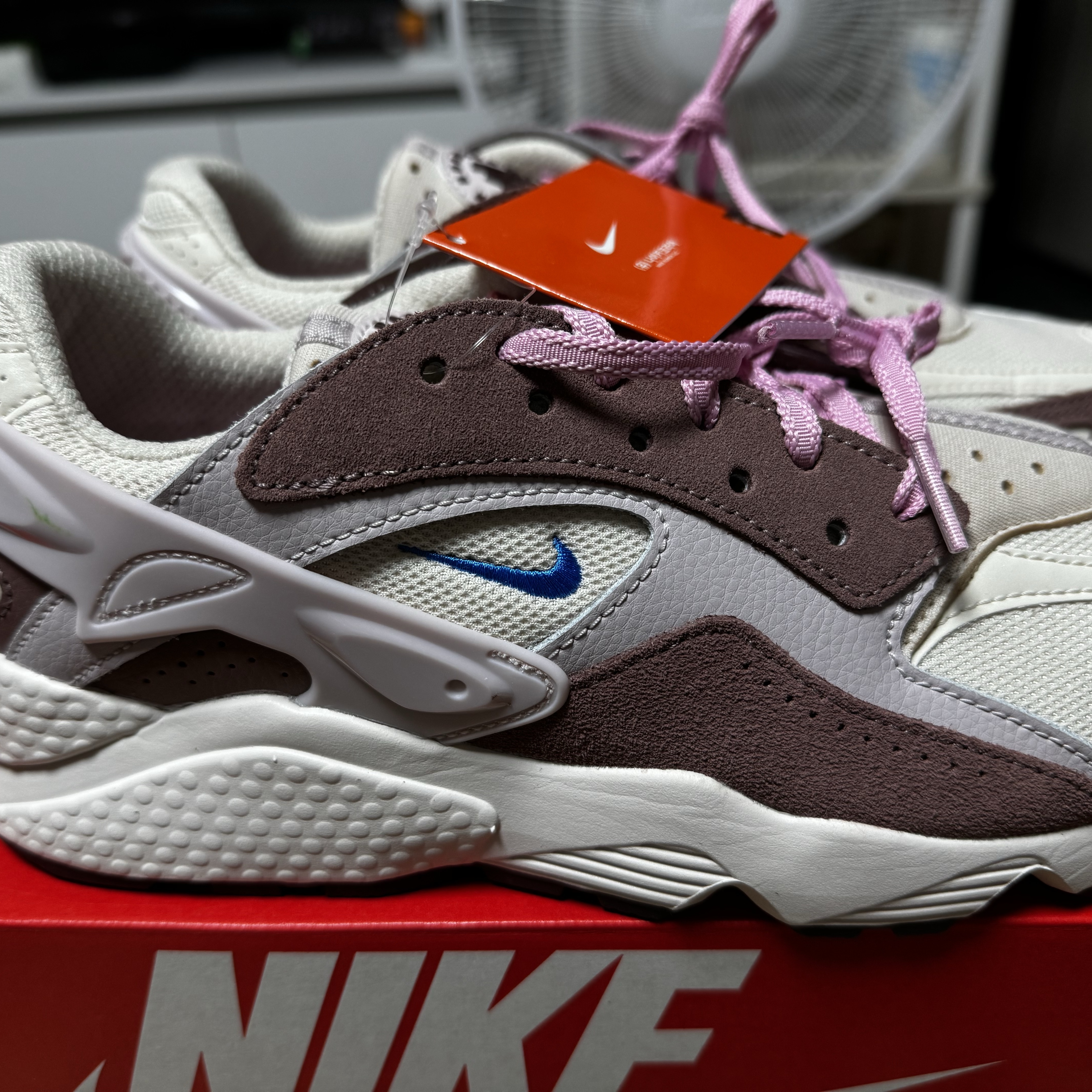 Nike Air Huarache Runner Light Orewood Earth 착용 스타일 - 4