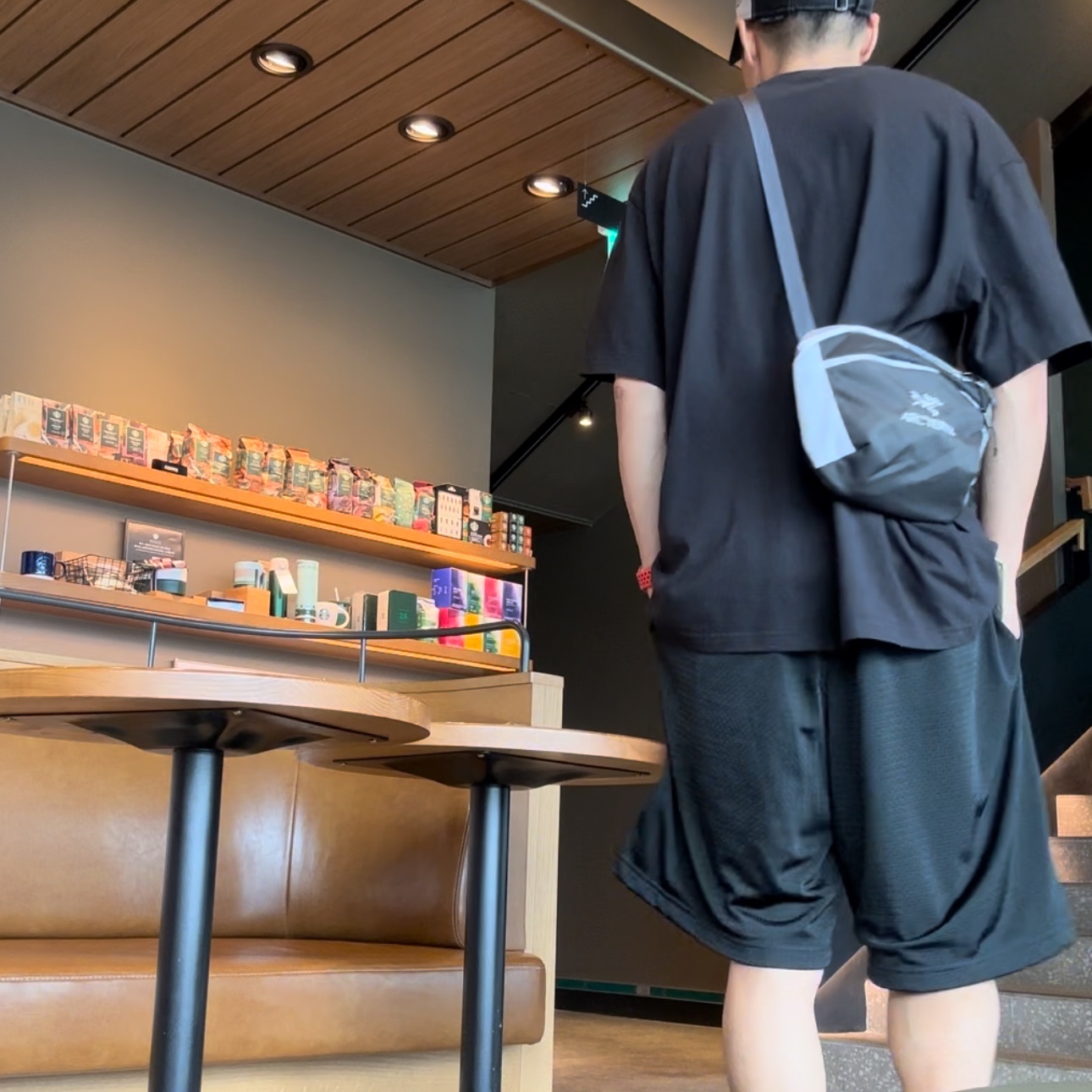 Arc'teryx x Beams Mantis 2 Waistpack Tranquil, Nike P-6000 Metallic Silver 착용 스타일 - 2