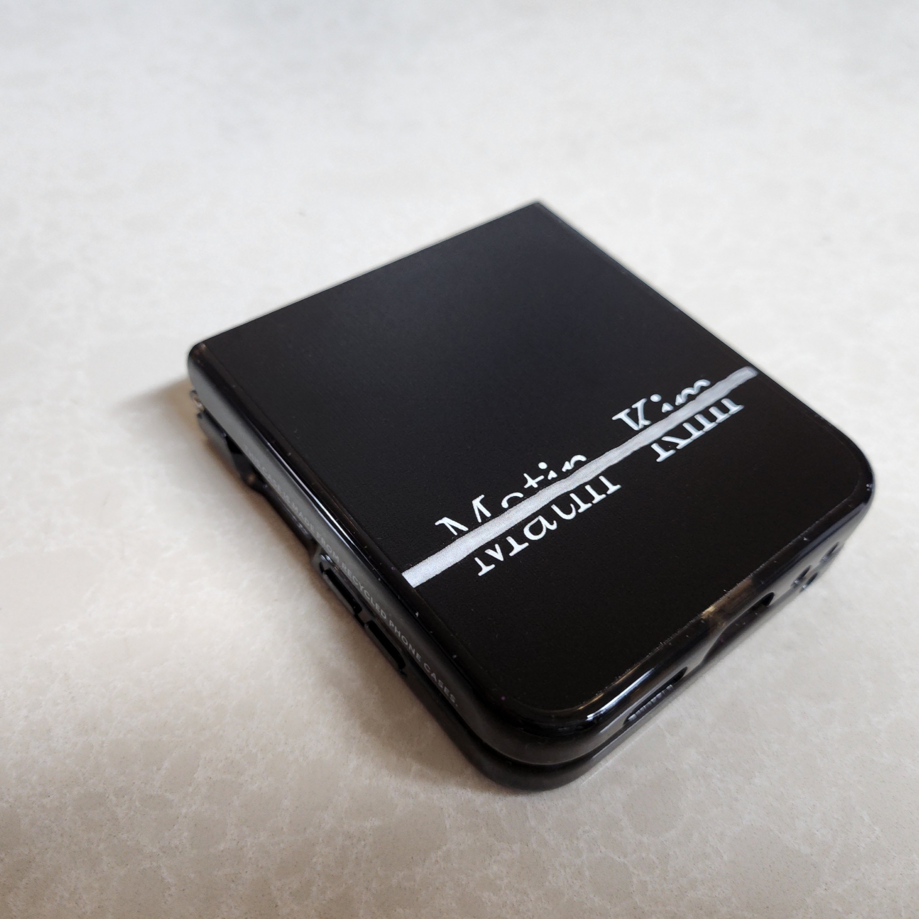 Casetify x Matin Kim Galaxy Black Logo Impact Case Matte Black 착용 스타일 - 3