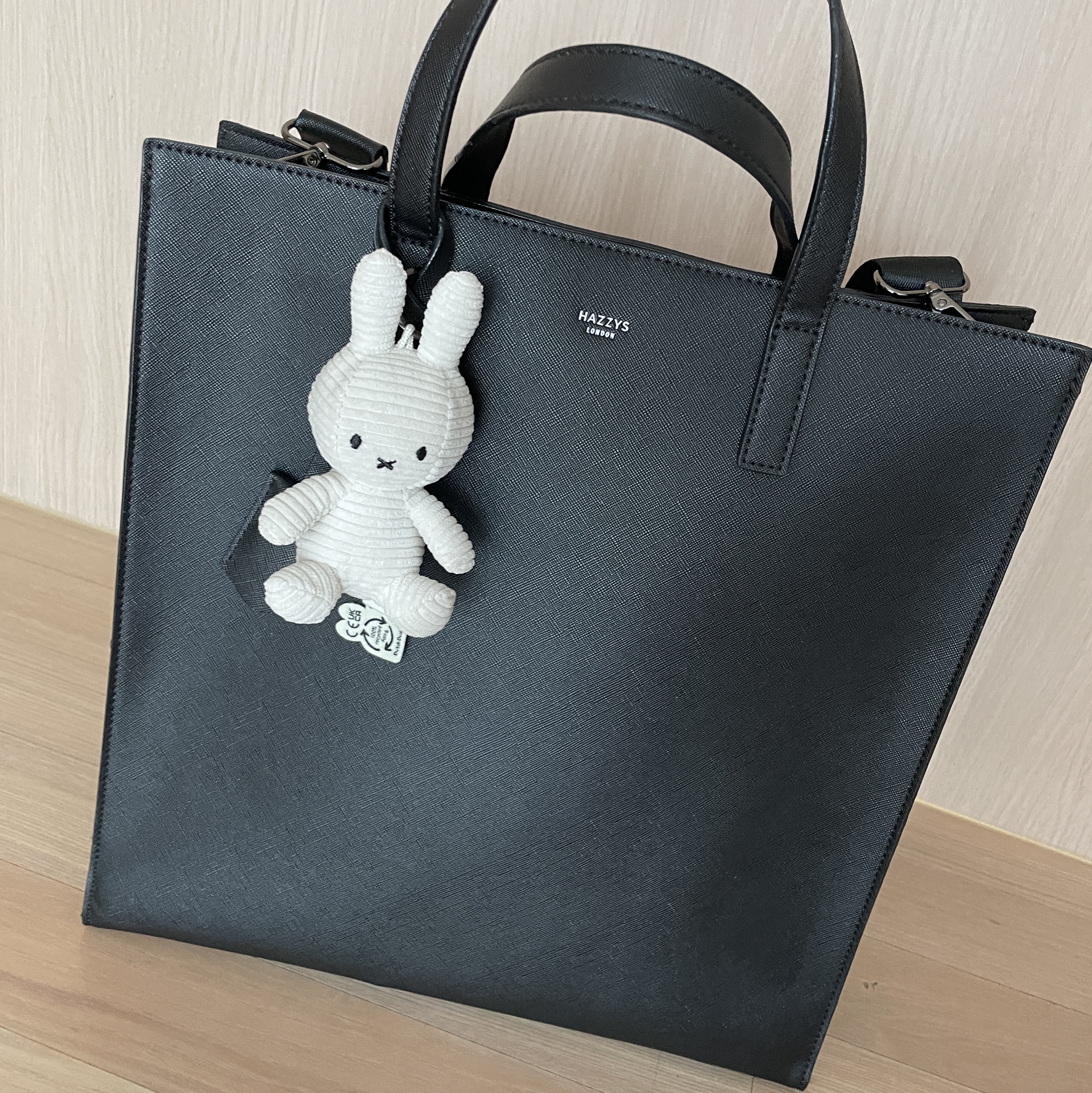 Miffy x Bon Ton Toys Miffy Keychain Corduroy Off White 착용 스타일