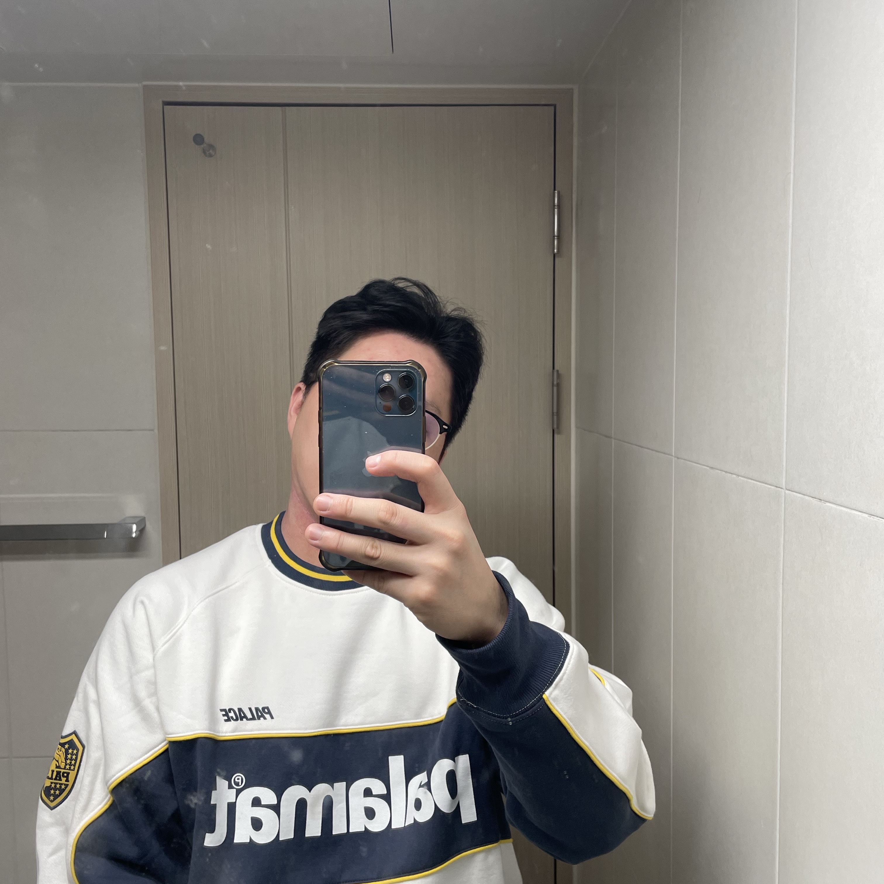 Palace Palamat Crew White Navy - 24FW 착용 스타일 - 2
