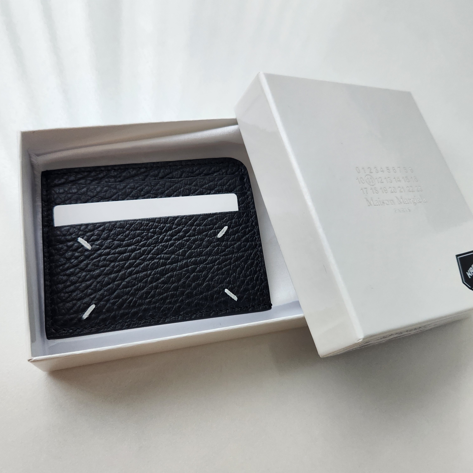 Maison Margiela Stitch Card Holder Black 착용 스타일
