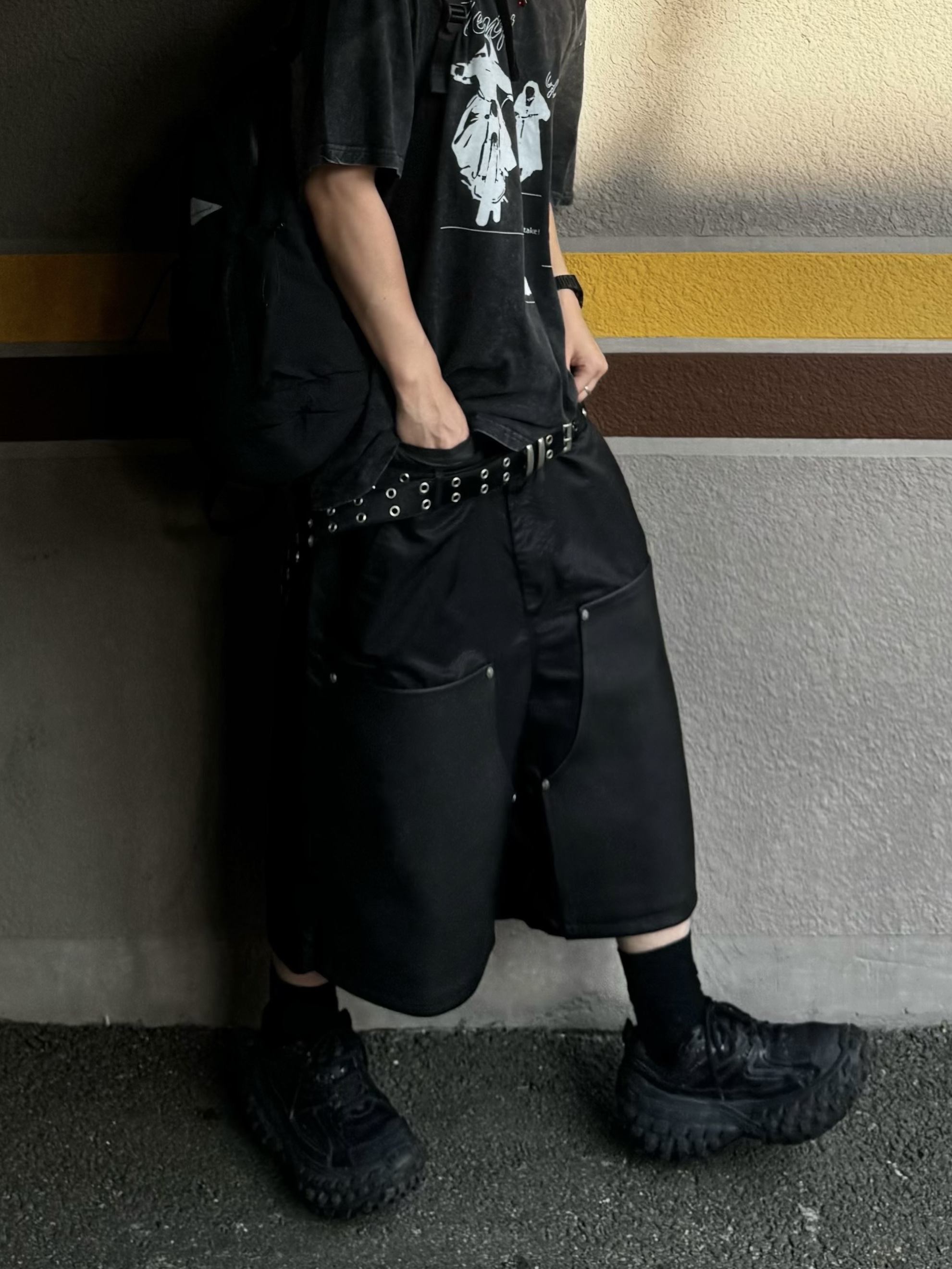 Balenciaga Defender Sneakers Black, OMO Tempt God T-Shirt Washed Black 착용 스타일 - 4