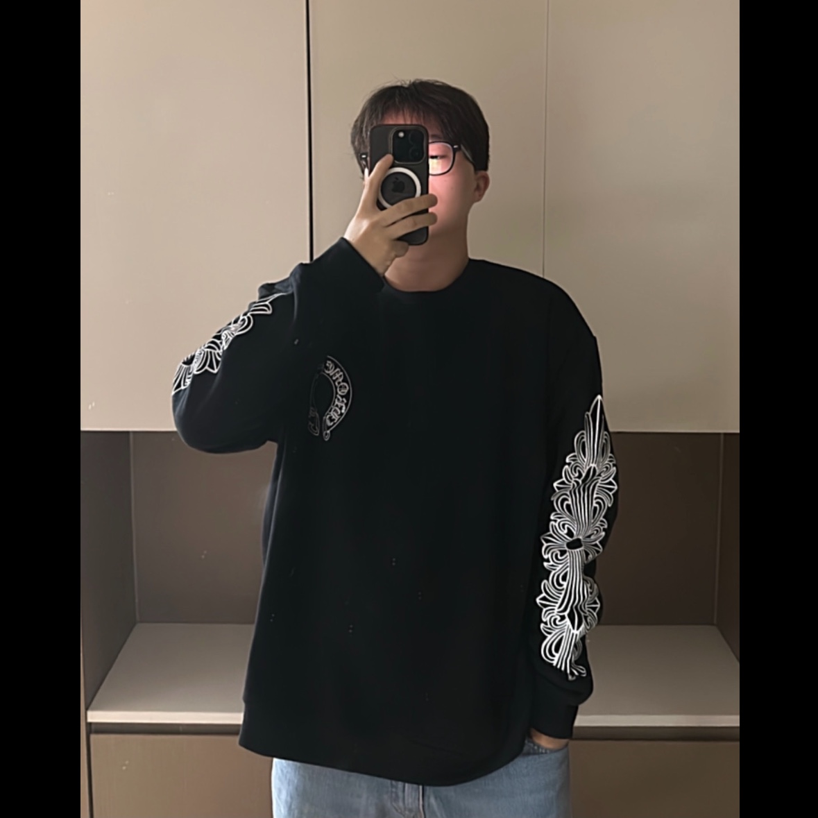 Chrome Hearts Horseshoe Logo Sweatshirt Black 착용 스타일