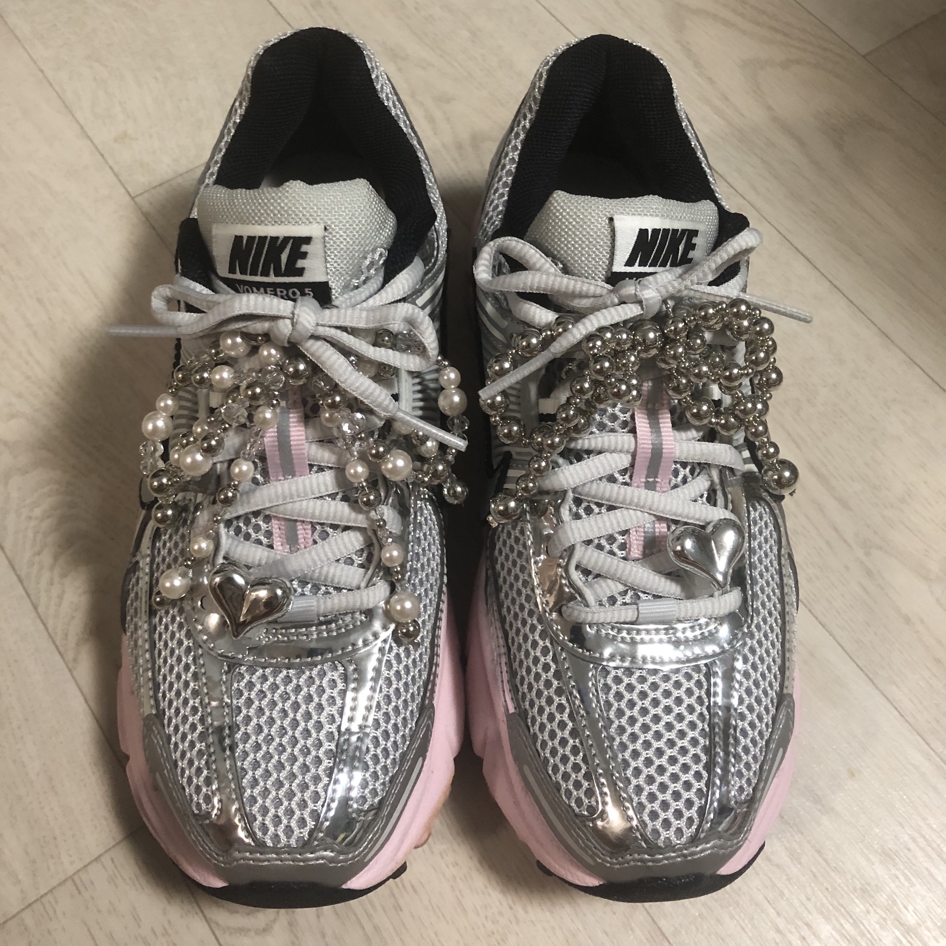 (W) Nike Zoom Vomero 5 Photon Dust Pink Foam 착용 스타일 - 4