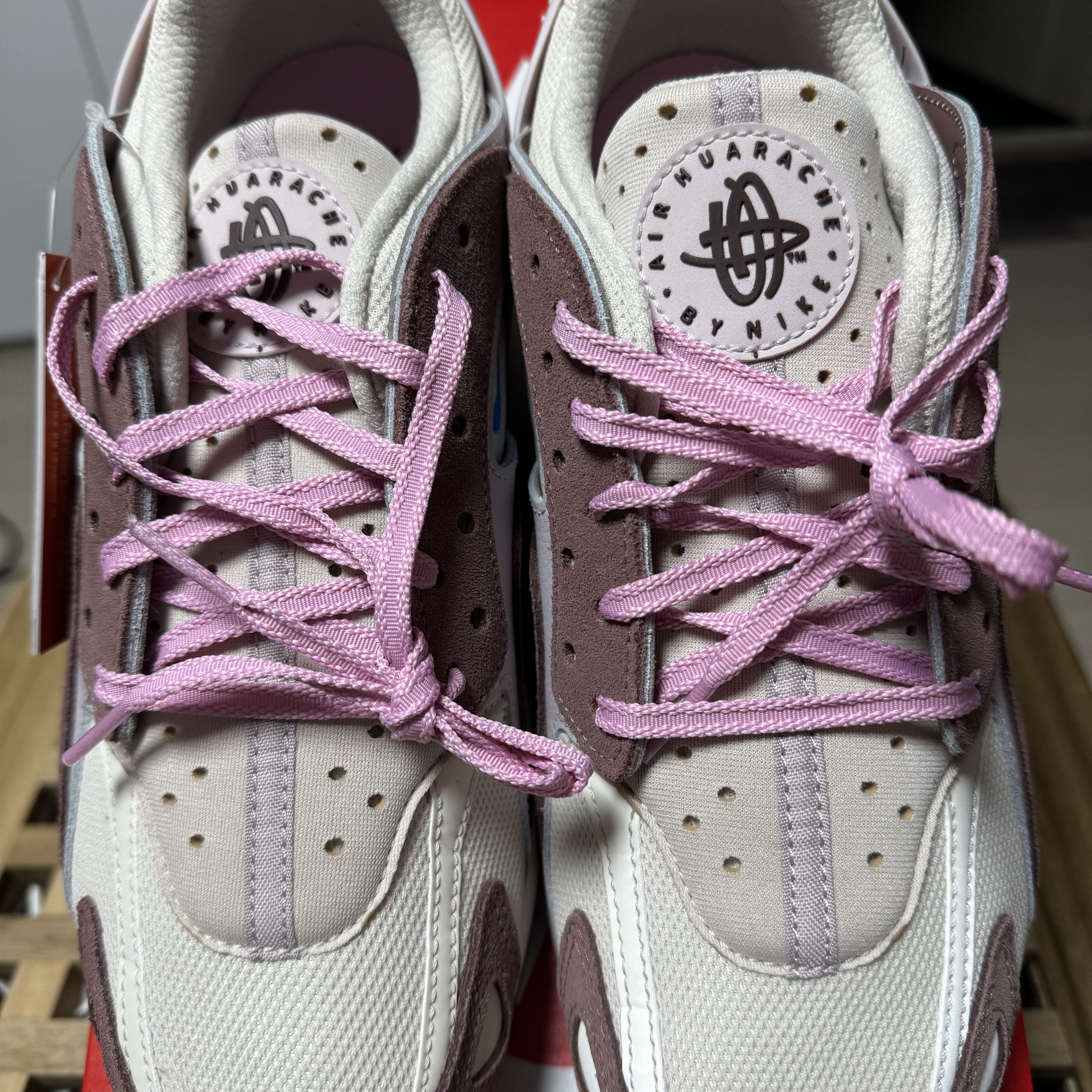 Nike Air Huarache Runner Light Orewood Earth 착용 스타일 - 3