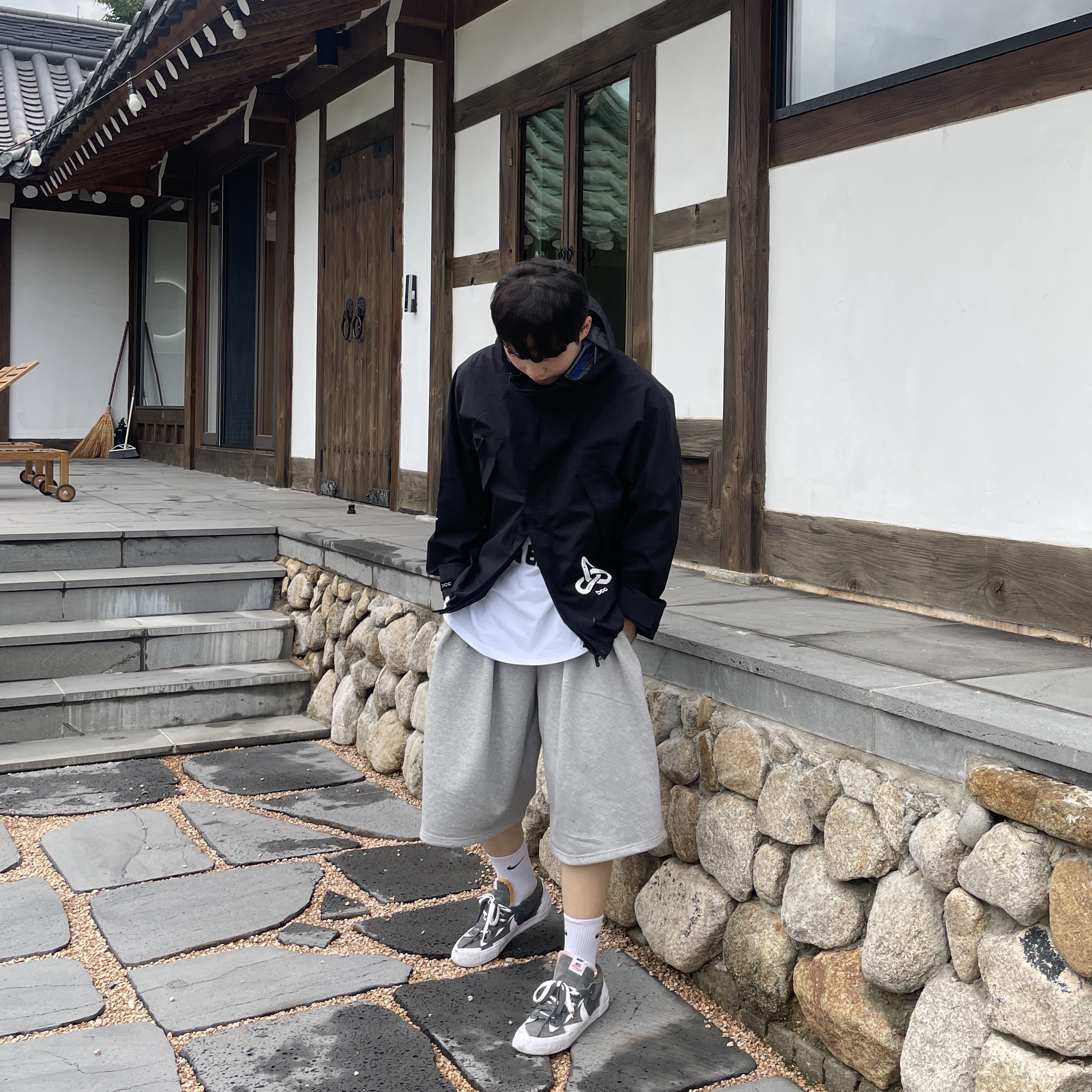 Nike x Sacai Blazer Low Iron Grey 착용 스타일 - 3