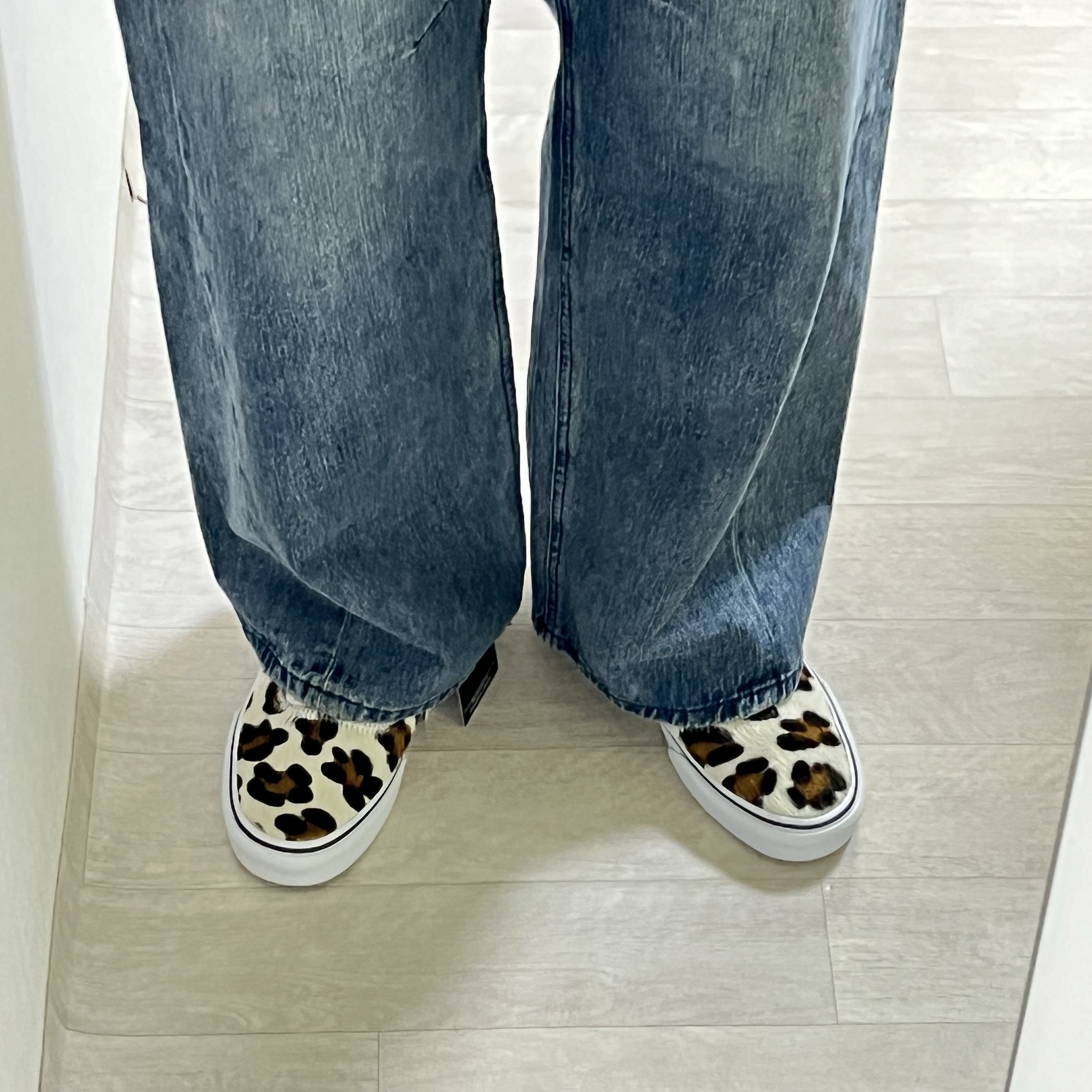 Vans Era Leopard True White 착용 스타일 - 1