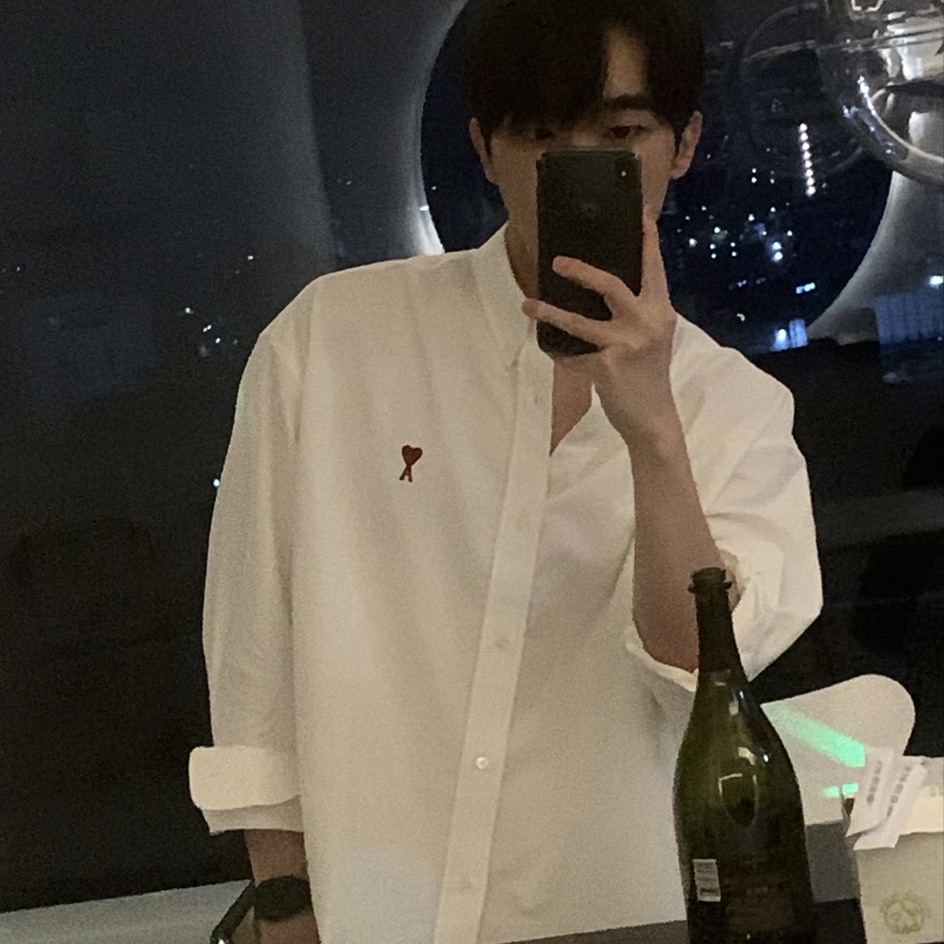 AMI de Coeur Boxy Fit Shirt Natural White 착용 스타일