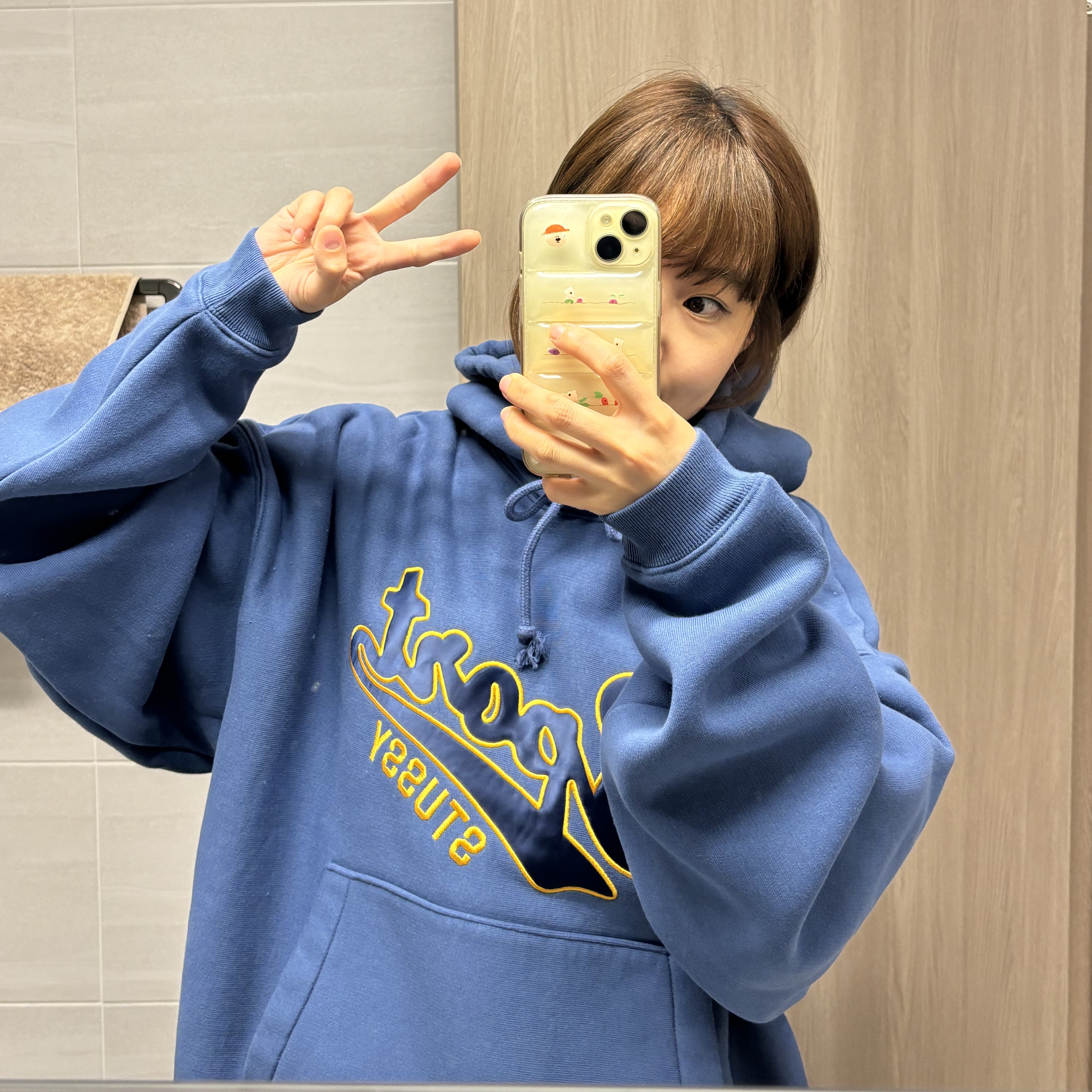 Stussy Satin Patch Oversized Hoodie Blue 착용 스타일 - 2