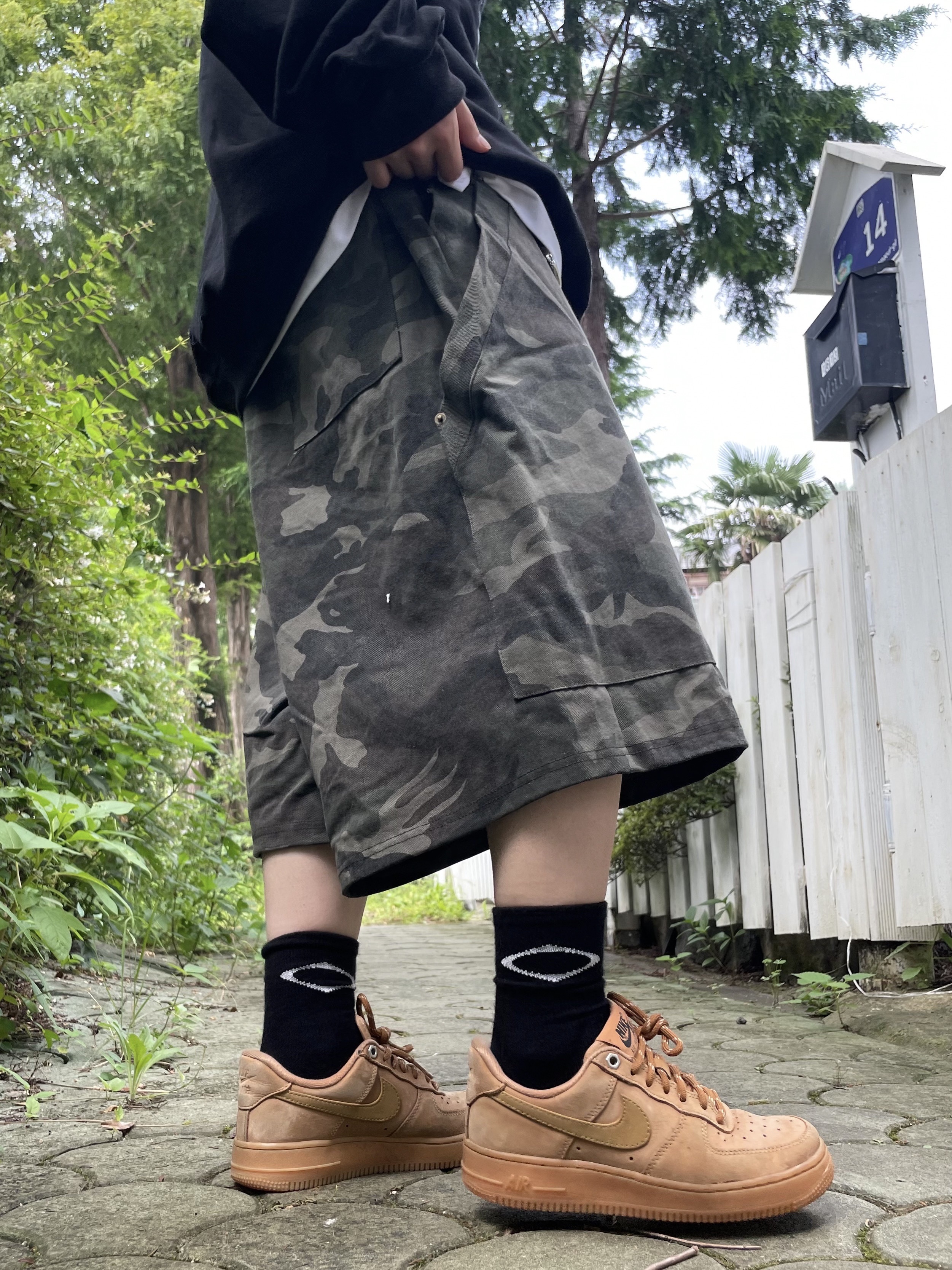 (W) Nike Air Force 1 '07 WB Flax Wheat, Human Made Heart Keyring Black 착용 스타일 - 5