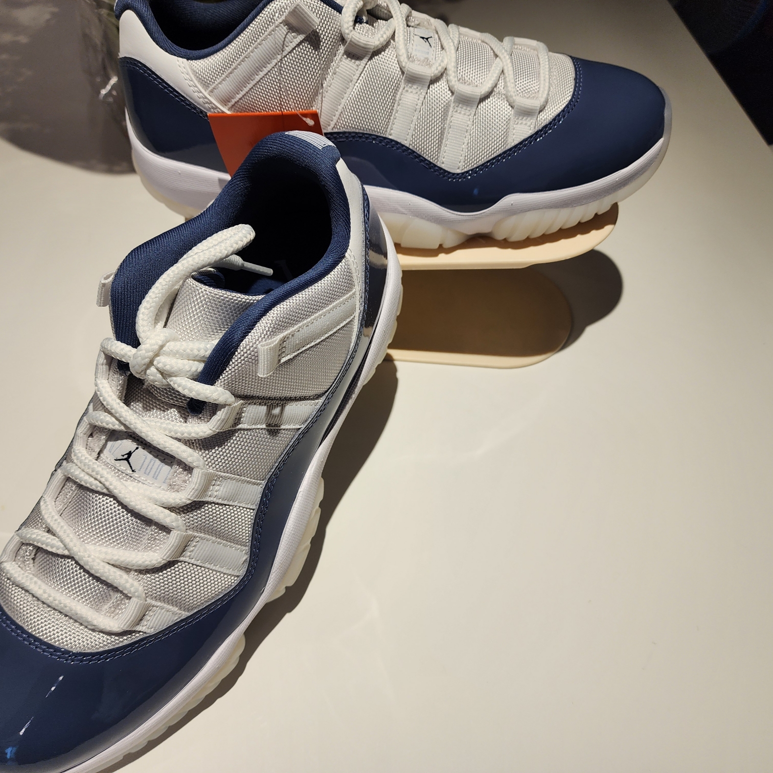 Jordan 11 Retro Low Diffused Blue, (W) Jordan 11 Retro Low Legend Pink 착용 스타일 - 3