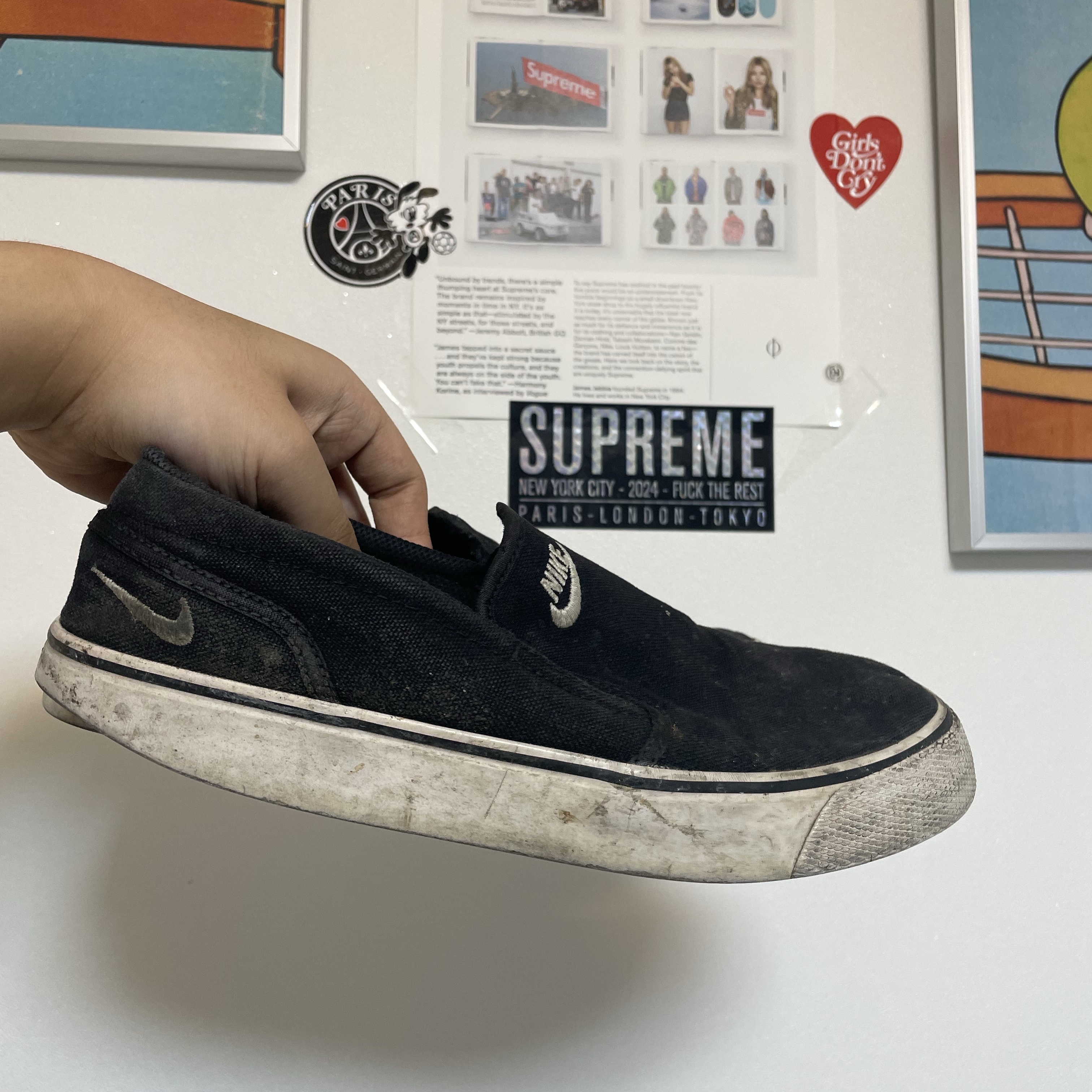 Nike Toki Slip Textile Black White 착용 스타일