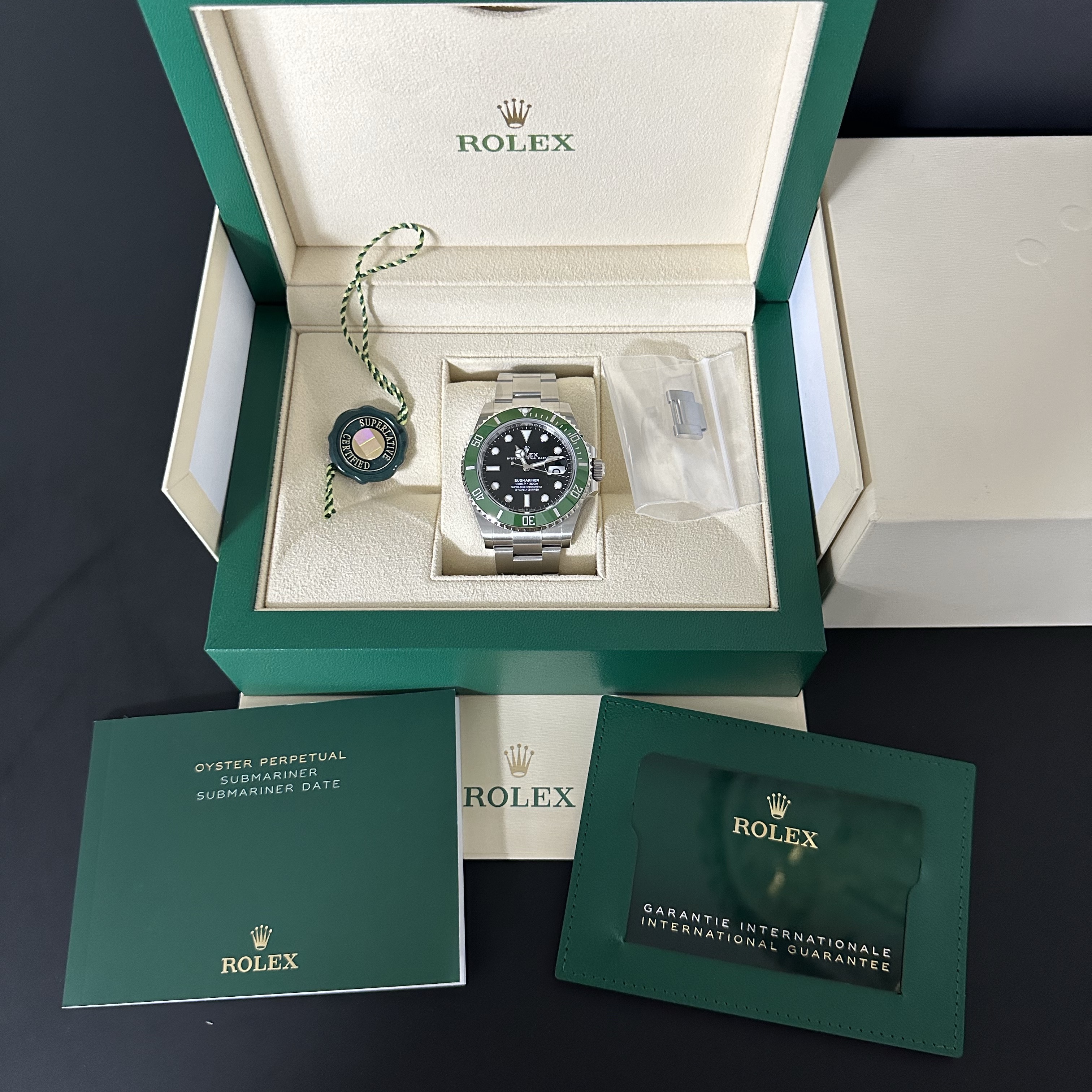 Rolex Submariner Date 41mm 126610LV Black Oyster, Rolex Sky-Dweller 42mm 336934 Bright Black Jubilee 착용 스타일 - 2