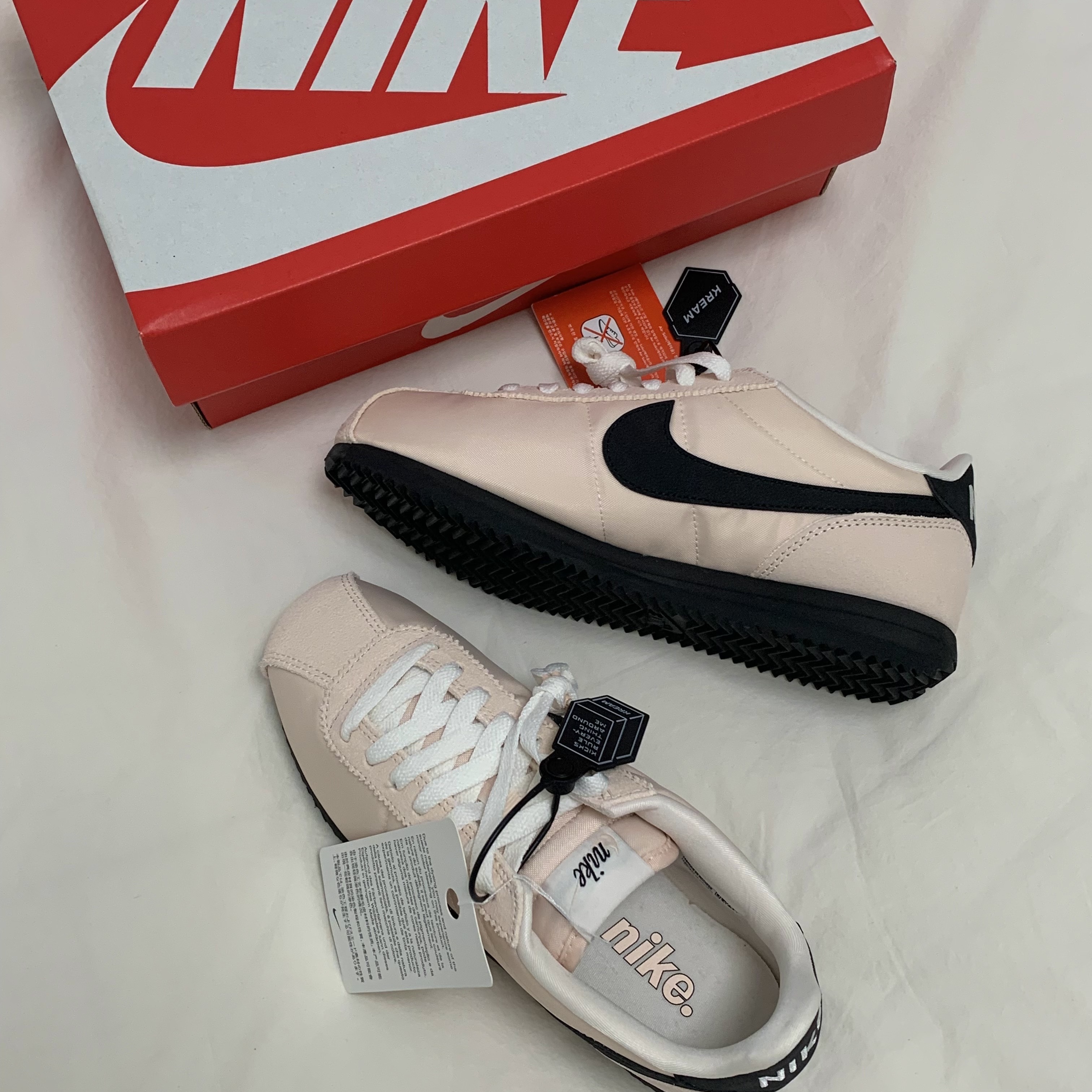 (W) Nike Cortez Textile Guava Ice Sail 착용 스타일