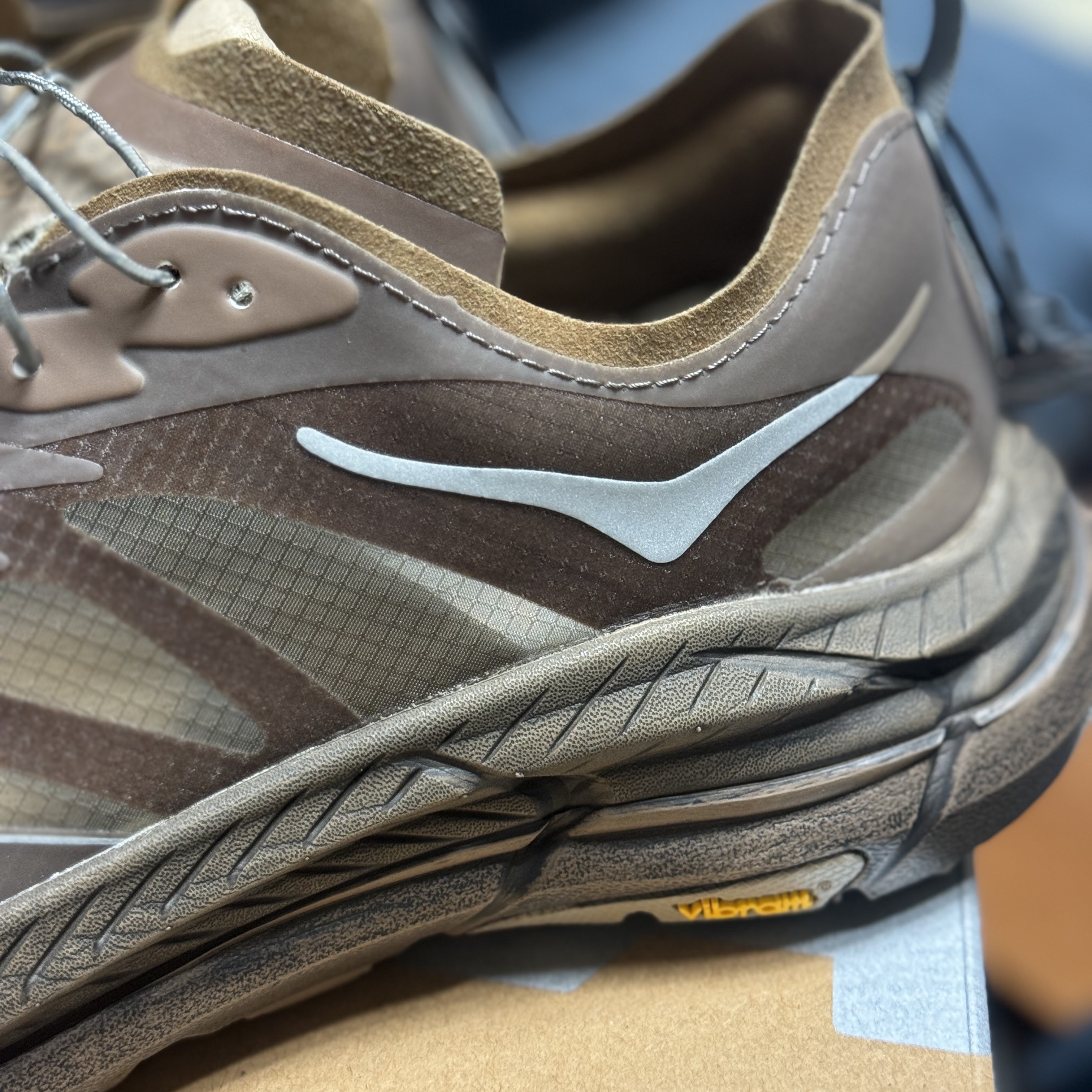 Hoka x Satisfy Mafate Speed 4 Lite Rubber 착용 스타일 - 2