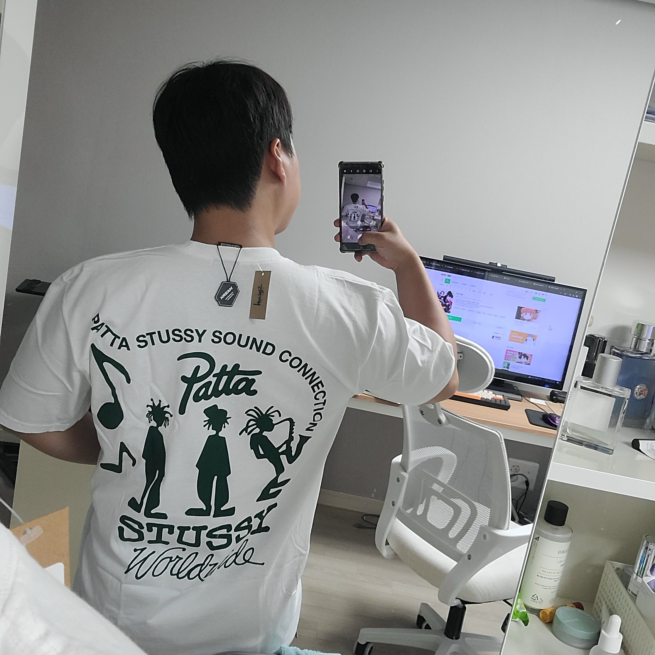 Stussy x Patta Sound Connection T-Shirt White 착용 스타일 - 2