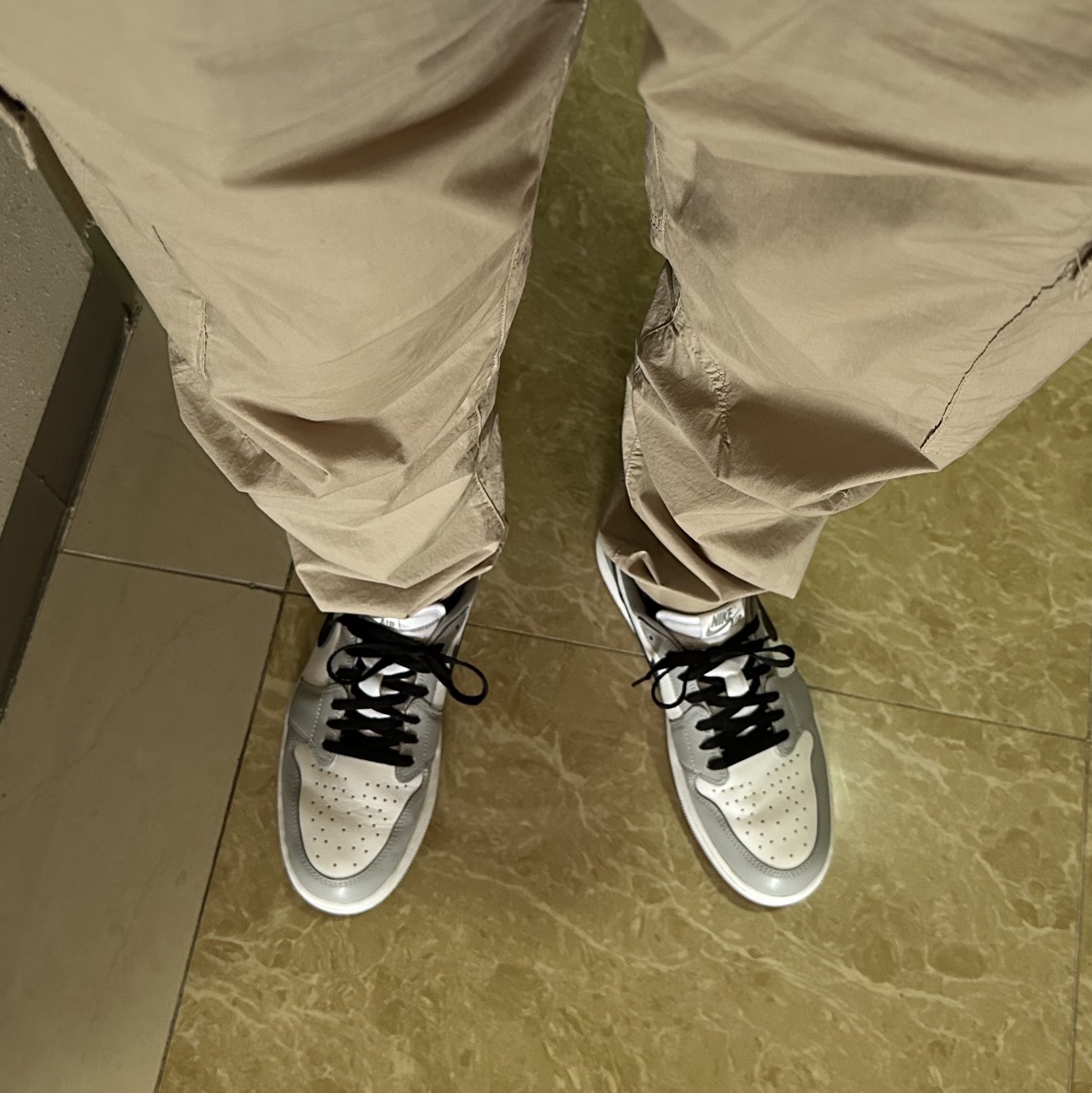 Jordan 1 Retro Low OG Wolf Grey and White 착용 스타일