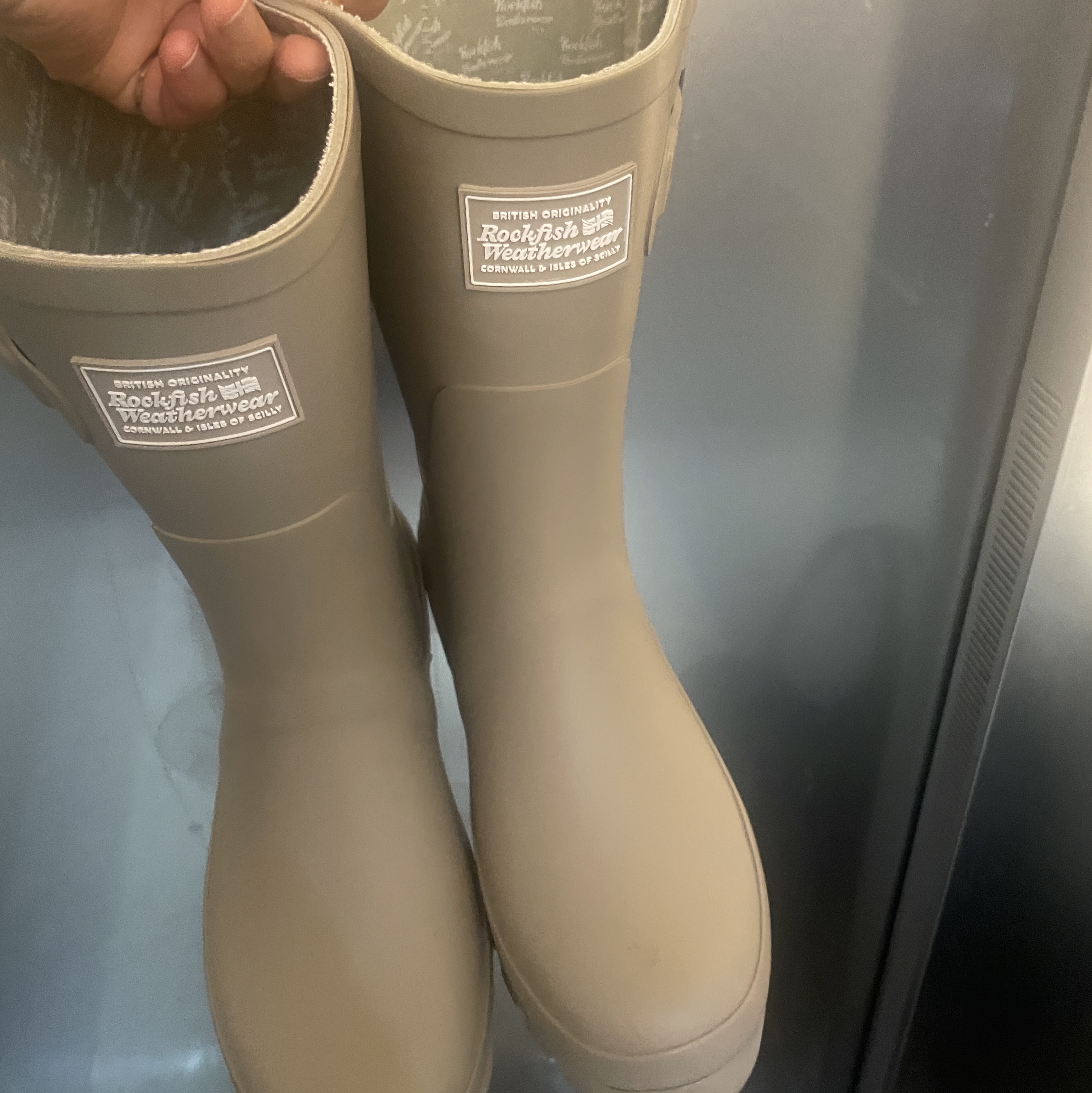 (W) Rockfishweatherwear Original Short Rain Boots Cocoa 착용 스타일