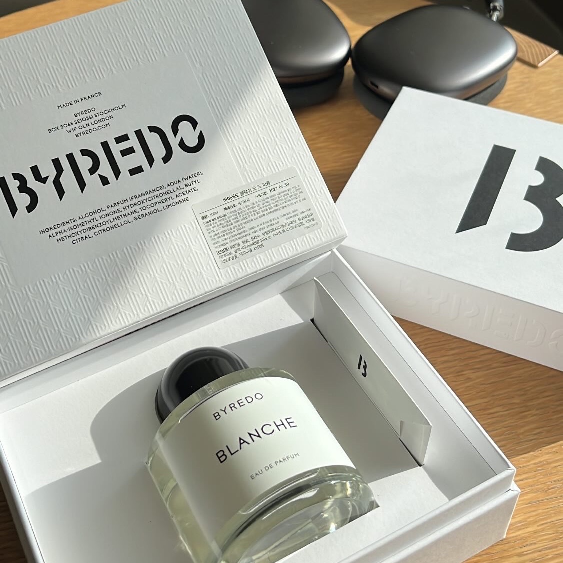 Byredo Blanche Eau De Parfum 100ml, Apple AirPods Max Lightning Space Gray (Korean Ver.) 착용 스타일