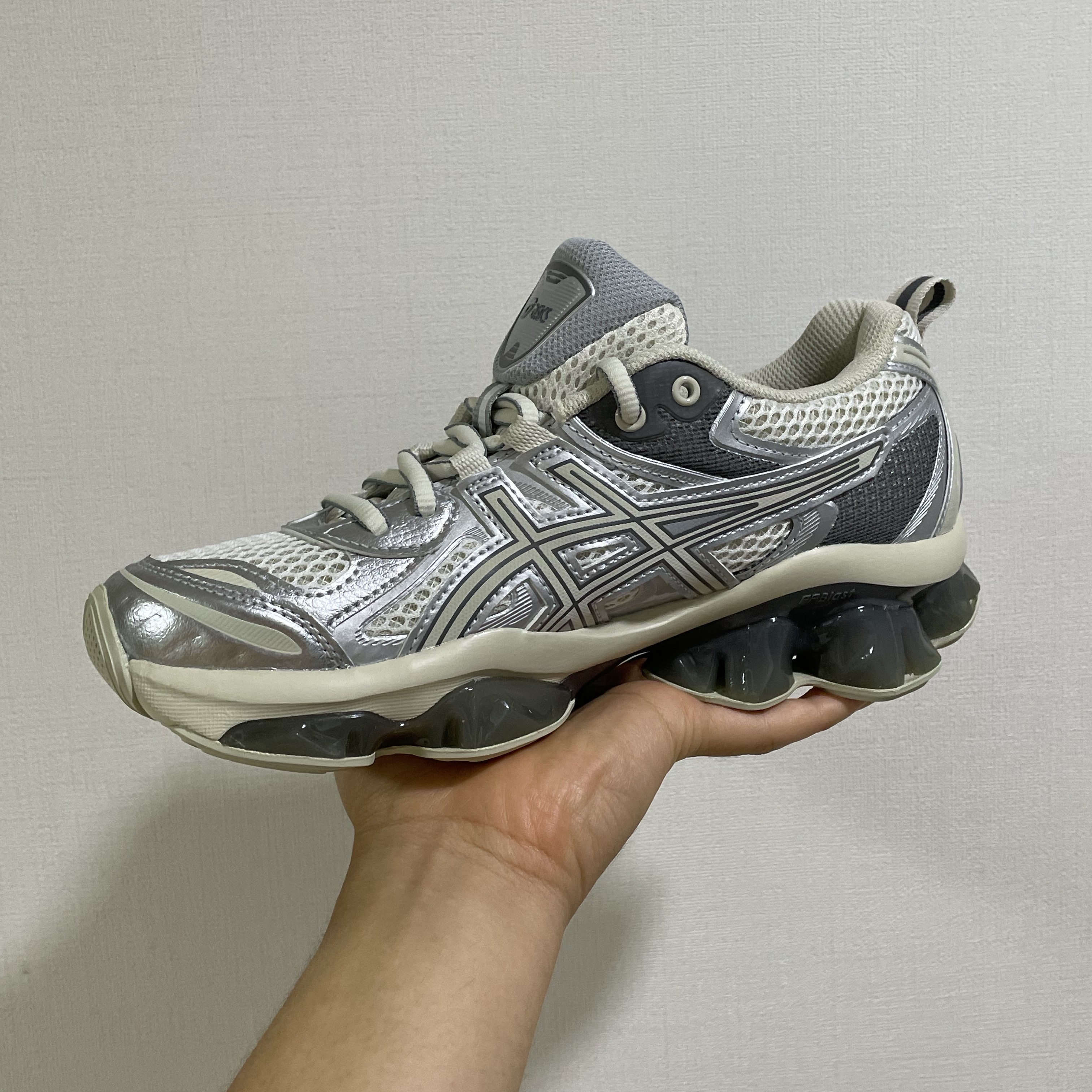 Asics Gel-Quantum Kinetic White Light Dust 착용 스타일 - 3