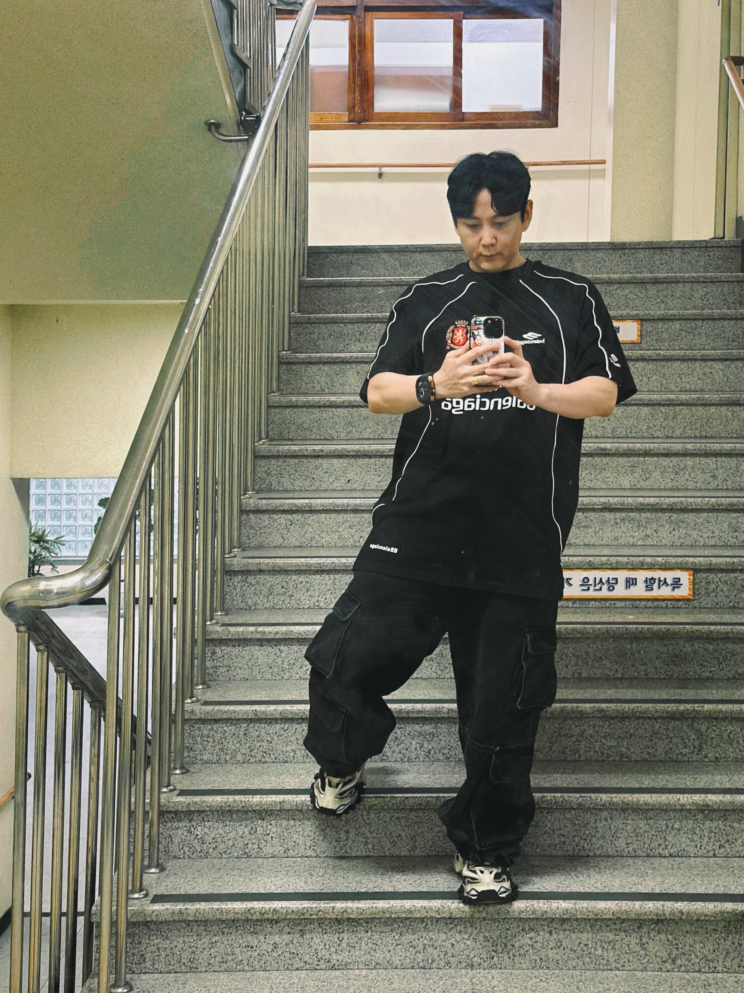 Balenciaga Soccer Series Paris Soccer Oversized T-Shirt Black, Balenciaga Track.2 Sneakers Beige Black 착용 스타일