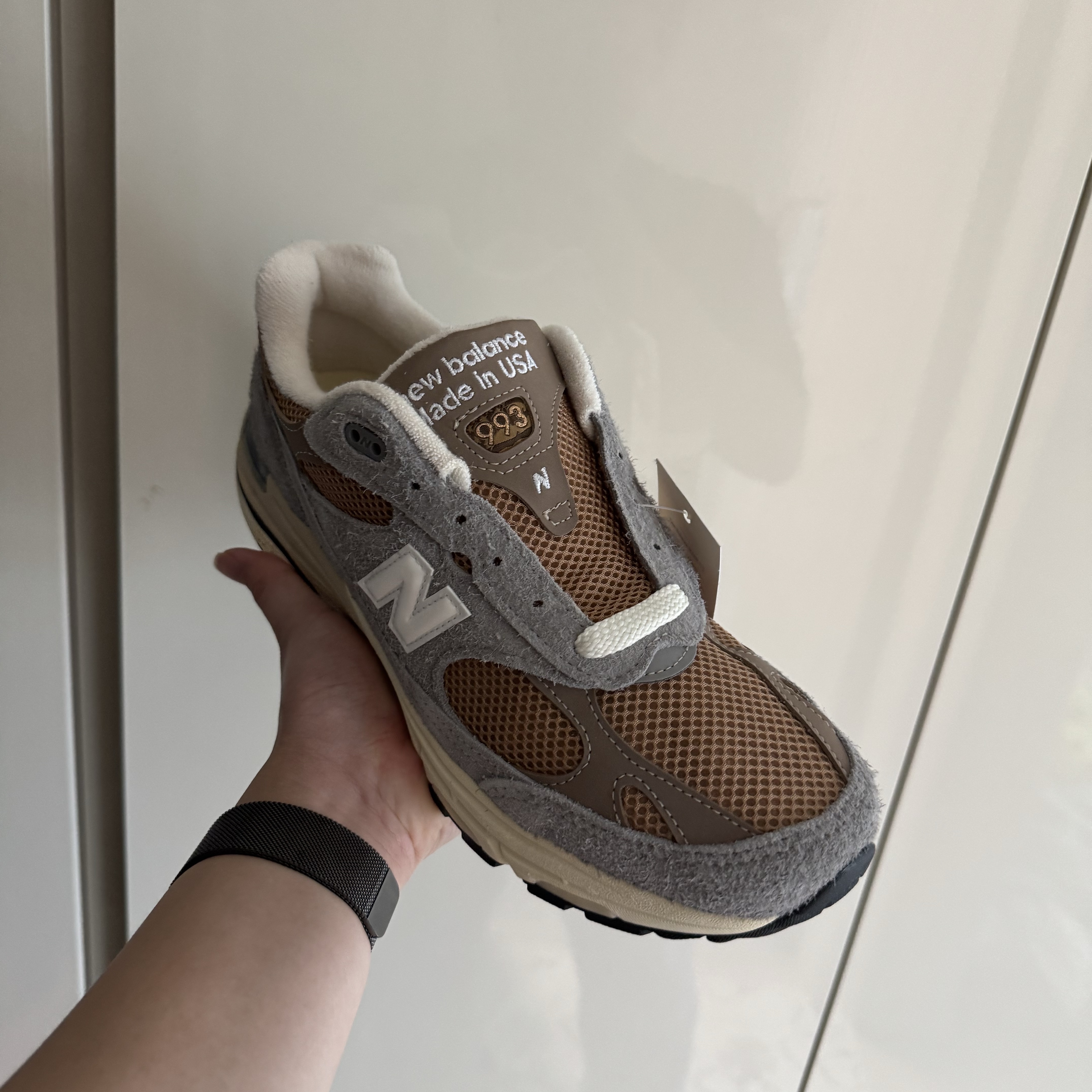New Balance 993 Made in USA Shadow Grey Driftwood 착용 스타일 - 1