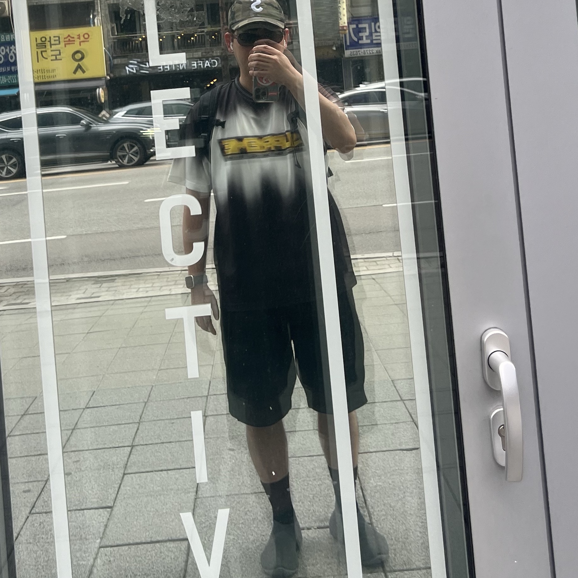 Supreme Blur Soccer Jersey Black - 24SS, Adidas Yeezy Knit RNR Stone Onyx 착용 스타일