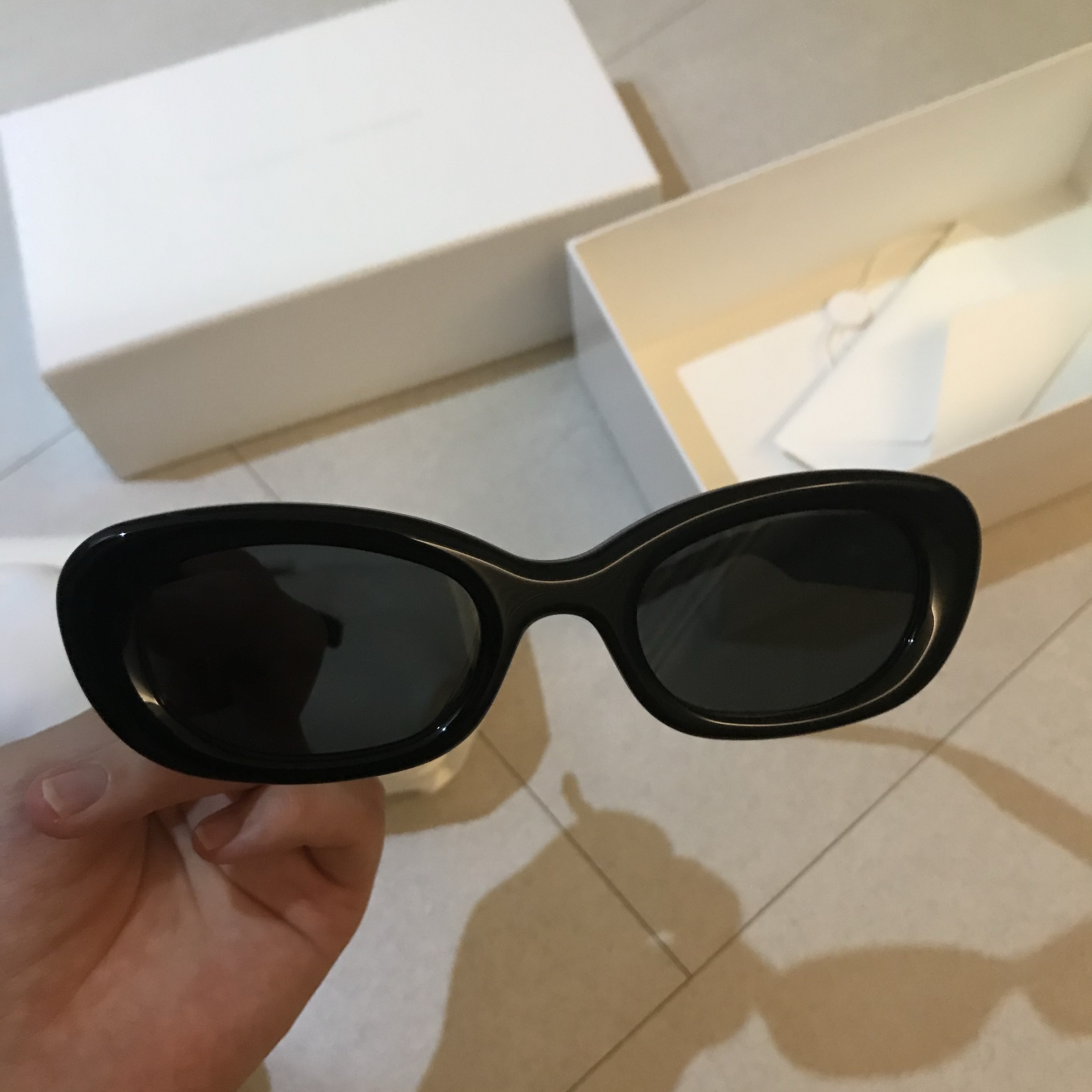 Gentle Monster x Maison Margiela MM004 Black Black 착용 스타일