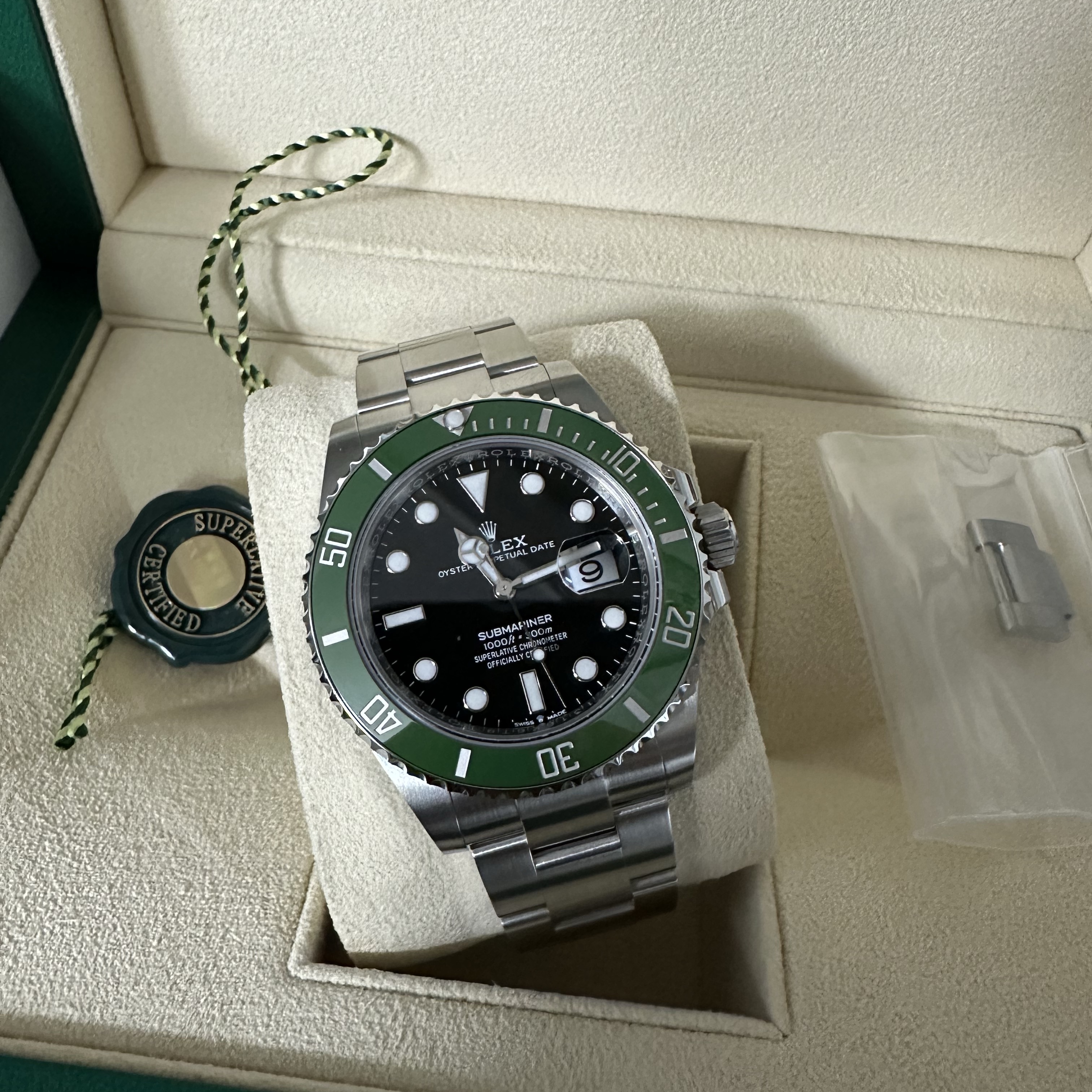 Rolex Submariner Date 41mm 126610LV Black Oyster, Rolex Sky-Dweller 42mm 336934 Bright Black Jubilee 착용 스타일 - 4