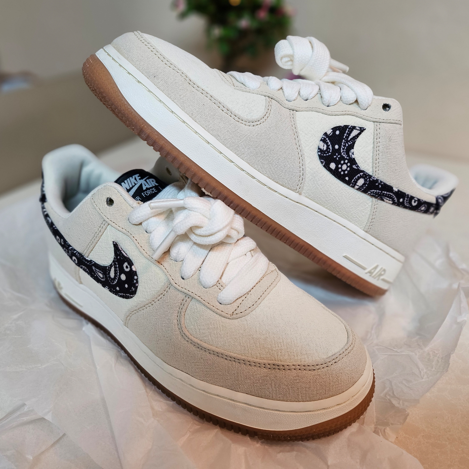 Nike Air Force 1 '07 LV8 Paisley Swoosh 착용 스타일 - 1